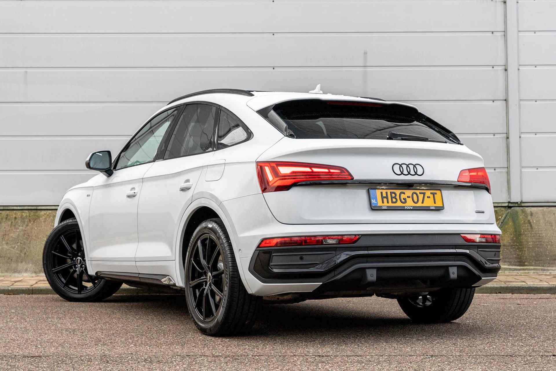 Audi Q5 Sportback 55 TFSIe 367pk S Edition | Panoramadak | Tour Pakket | Luchtvering | Trekhaak - 12/53