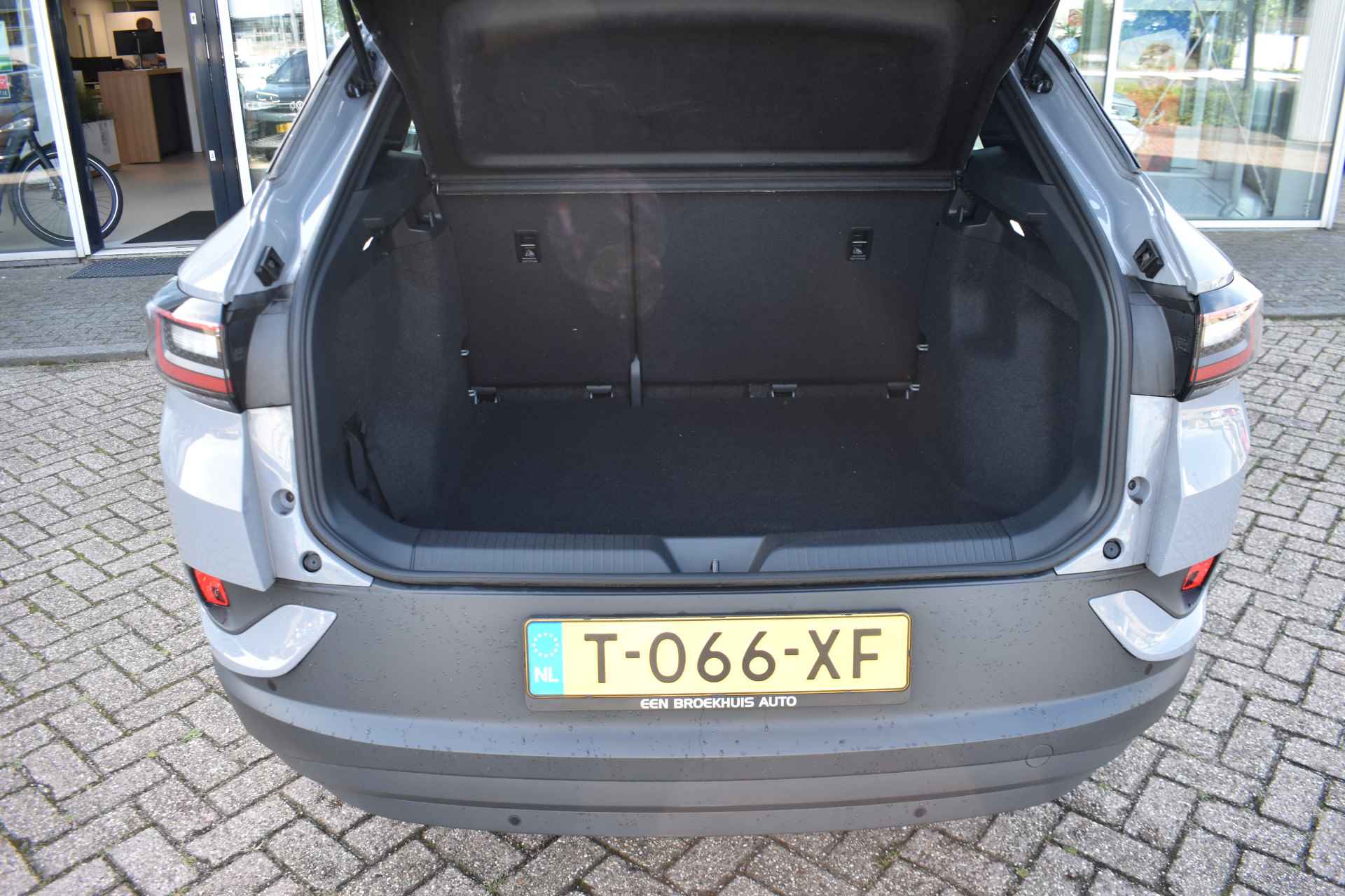 Volkswagen ID.4 Pure 52 kWh | ADAPT. CRUISE | PARKEERSENSOREN | APP CONNECT | 18 INCH - 32/33