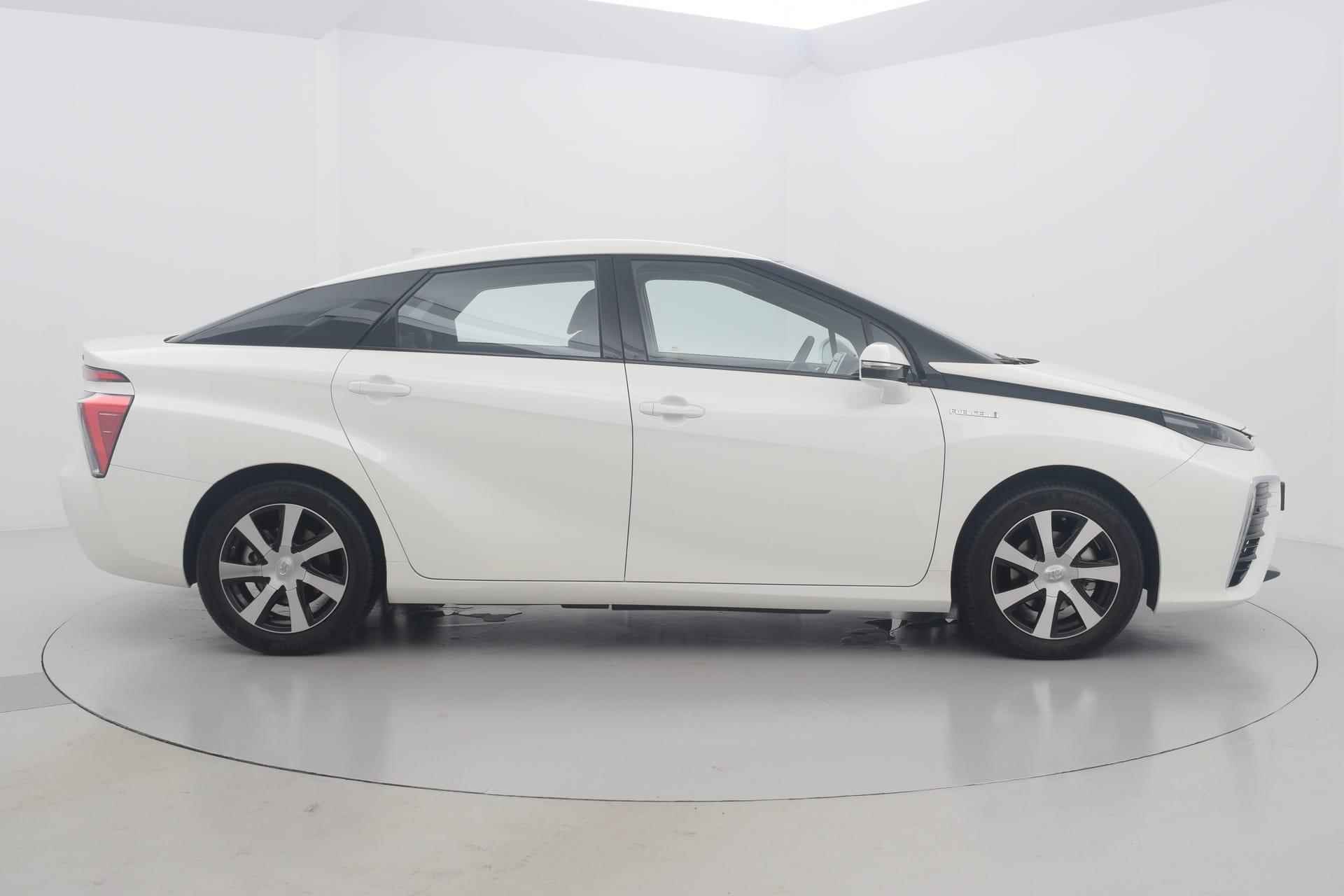 Toyota Mirai Hydrogen - 4/35