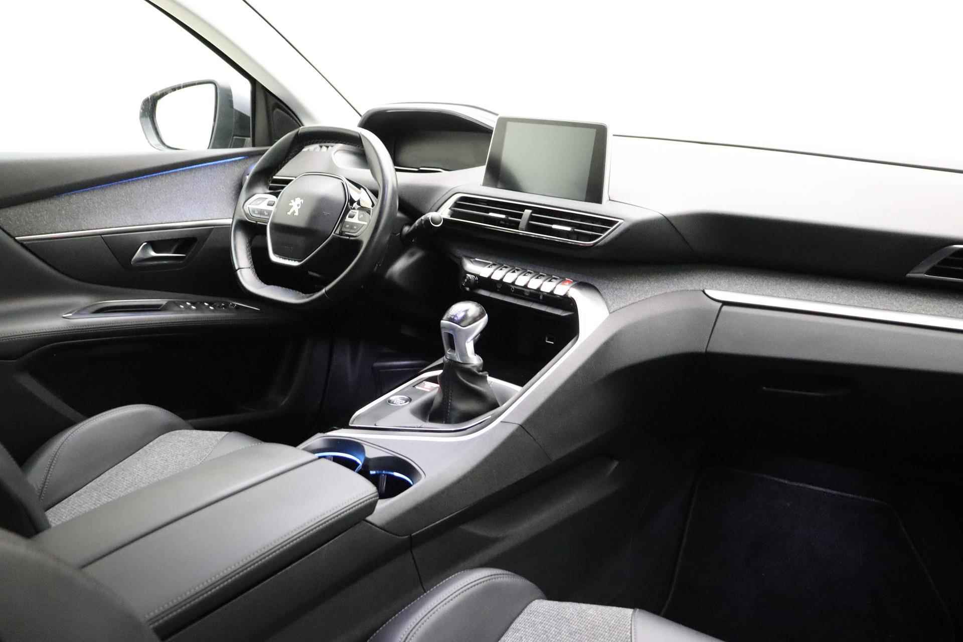 Peugeot 3008 1.2 PureTech Blue Lease Premium | Navigatiesysteem full map | Apple Carplay/Android Auto | Elektrisch bedienbare achterklep met sensorsturing | Cruise control | Trekhaak met afneembare kogel | Stoelverwarming - 4/36
