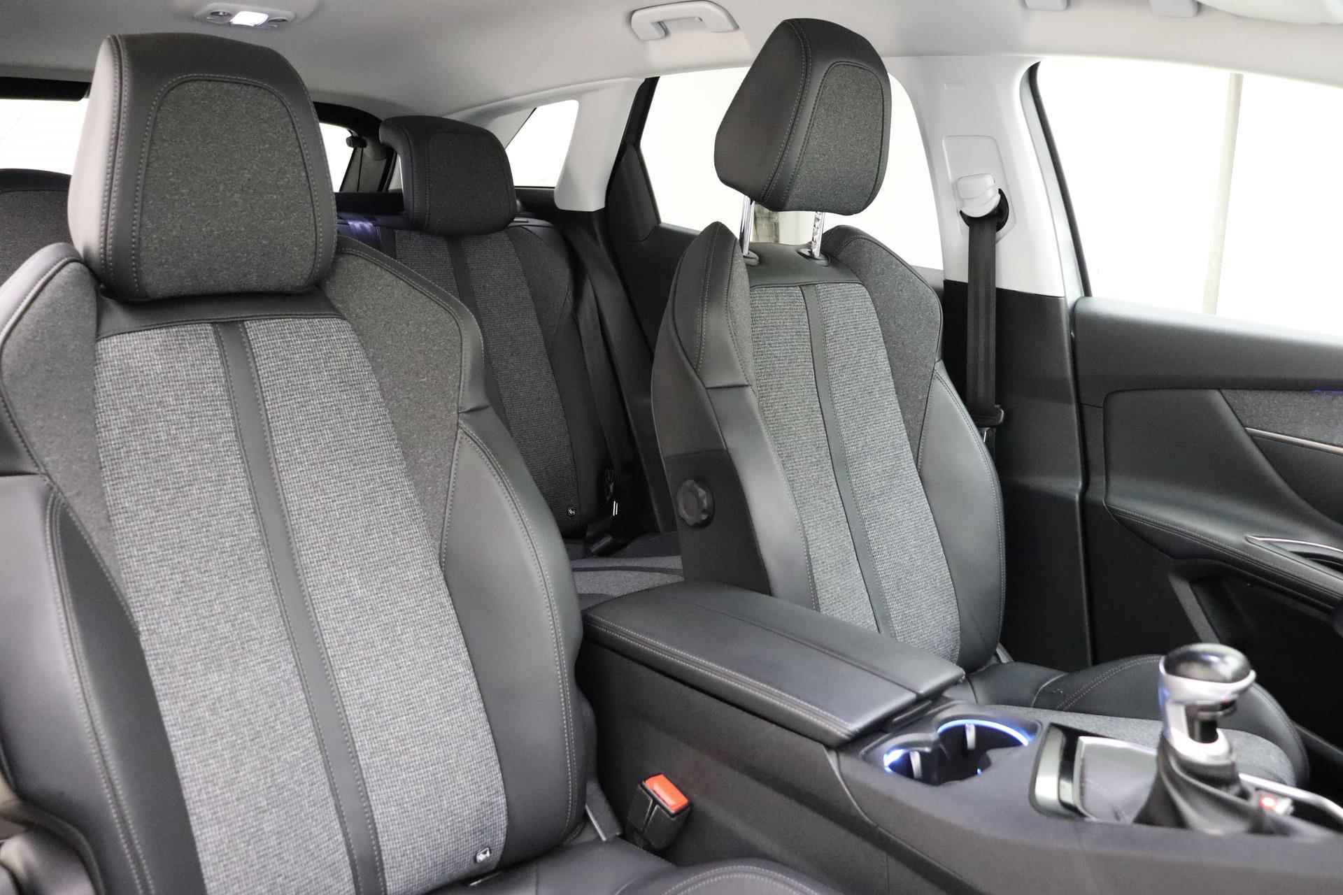 Peugeot 3008 1.2 PureTech Blue Lease Premium | Navigatiesysteem full map | Apple Carplay/Android Auto | Elektrisch bedienbare achterklep met sensorsturing | Cruise control | Trekhaak met afneembare kogel | Stoelverwarming - 11/36