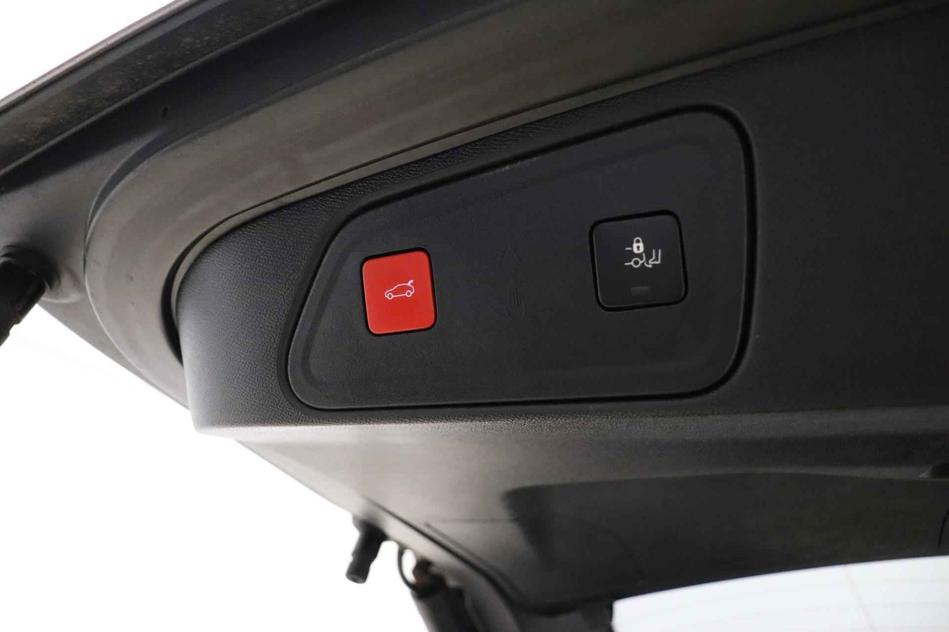 Peugeot 3008 1.2 PureTech Blue Lease Premium | Navigatiesysteem full map | Apple Carplay/Android Auto | Elektrisch bedienbare achterklep met sensorsturing | Cruise control | Trekhaak met afneembare kogel | Stoelverwarming - 15/36