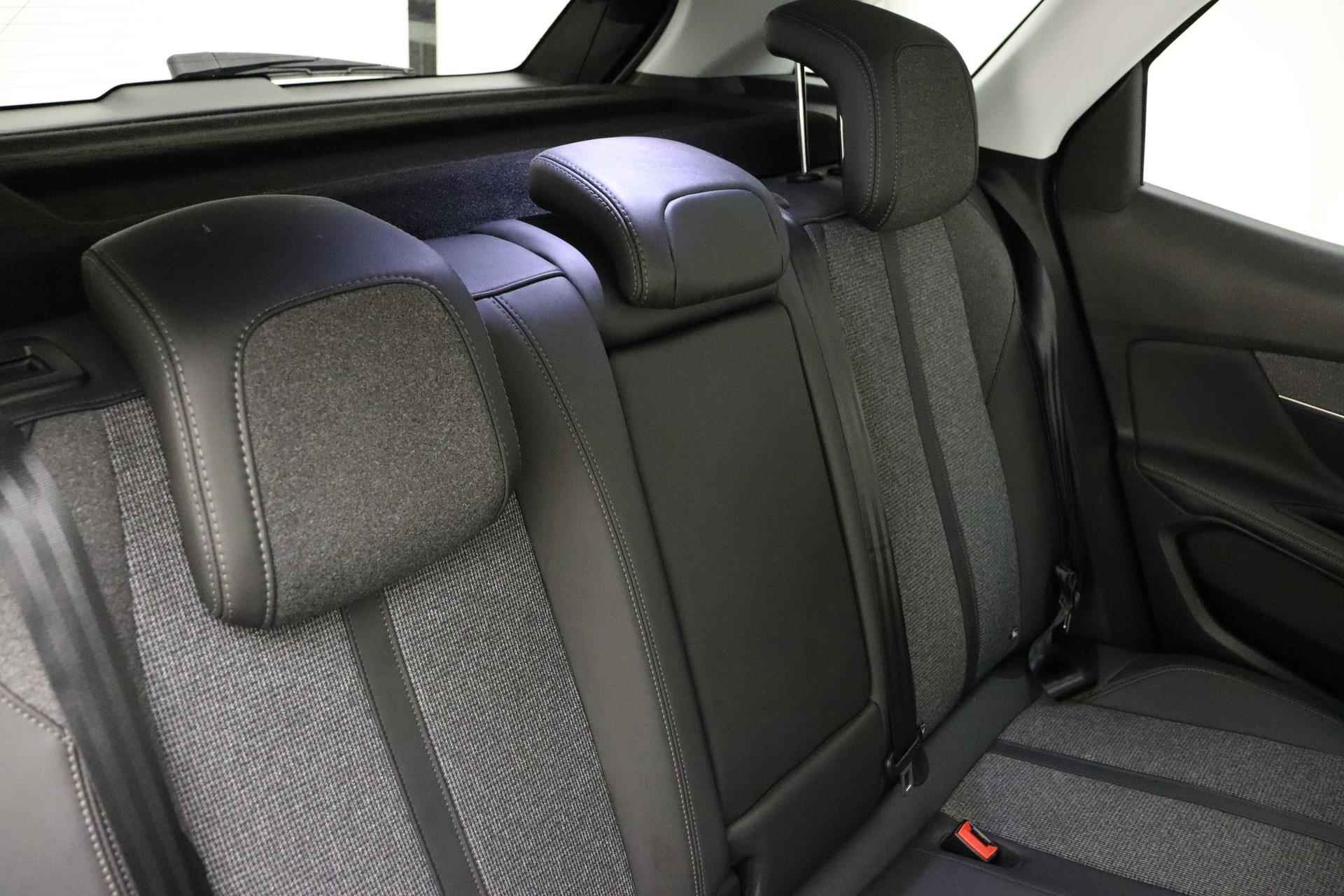 Peugeot 3008 1.2 PureTech Blue Lease Premium | Navigatiesysteem full map | Apple Carplay/Android Auto | Elektrisch bedienbare achterklep met sensorsturing | Cruise control | Trekhaak met afneembare kogel | Stoelverwarming - 18/36