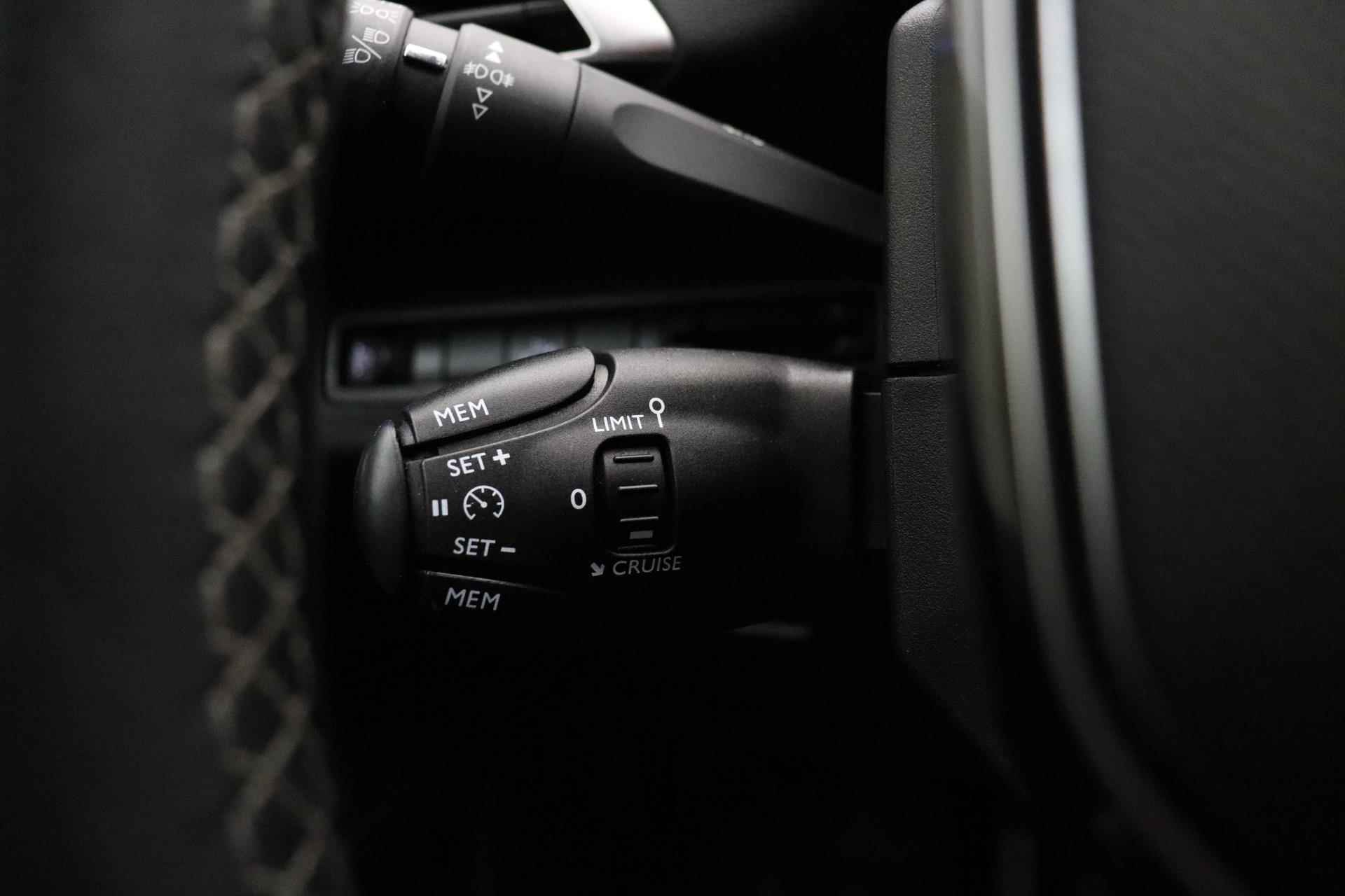 Peugeot 3008 1.2 PureTech Blue Lease Premium | Navigatiesysteem full map | Apple Carplay/Android Auto | Elektrisch bedienbare achterklep met sensorsturing | Cruise control | Trekhaak met afneembare kogel | Stoelverwarming - 29/36