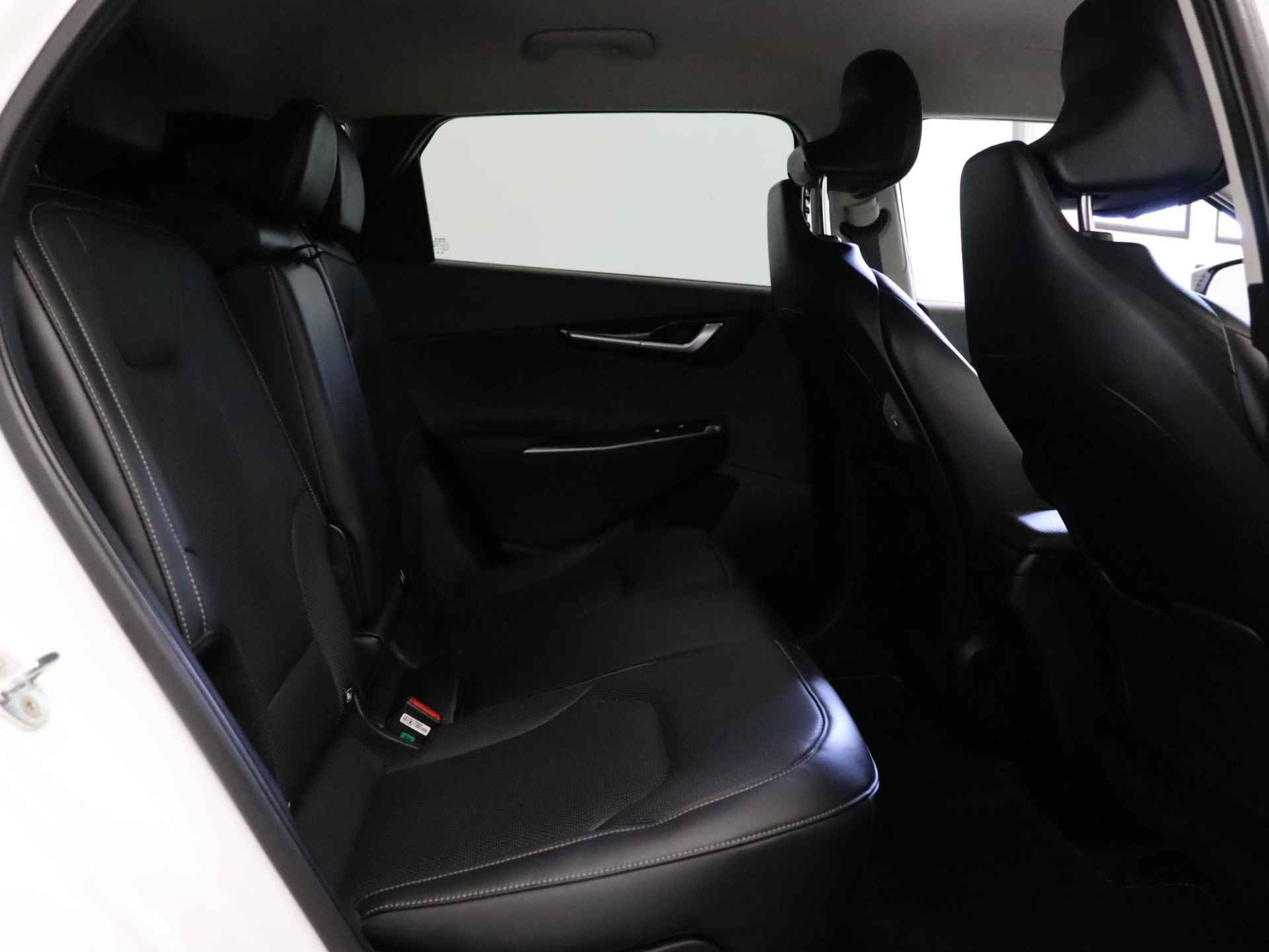 Kia EV6 Plus 77.4 kWh | Stoel verwarming en koeling | Elektrisch bedienbare voorstoelen | Lederen bekleding | Navigatie | Camera | Apple Carplay / Android Auto | - 25/54