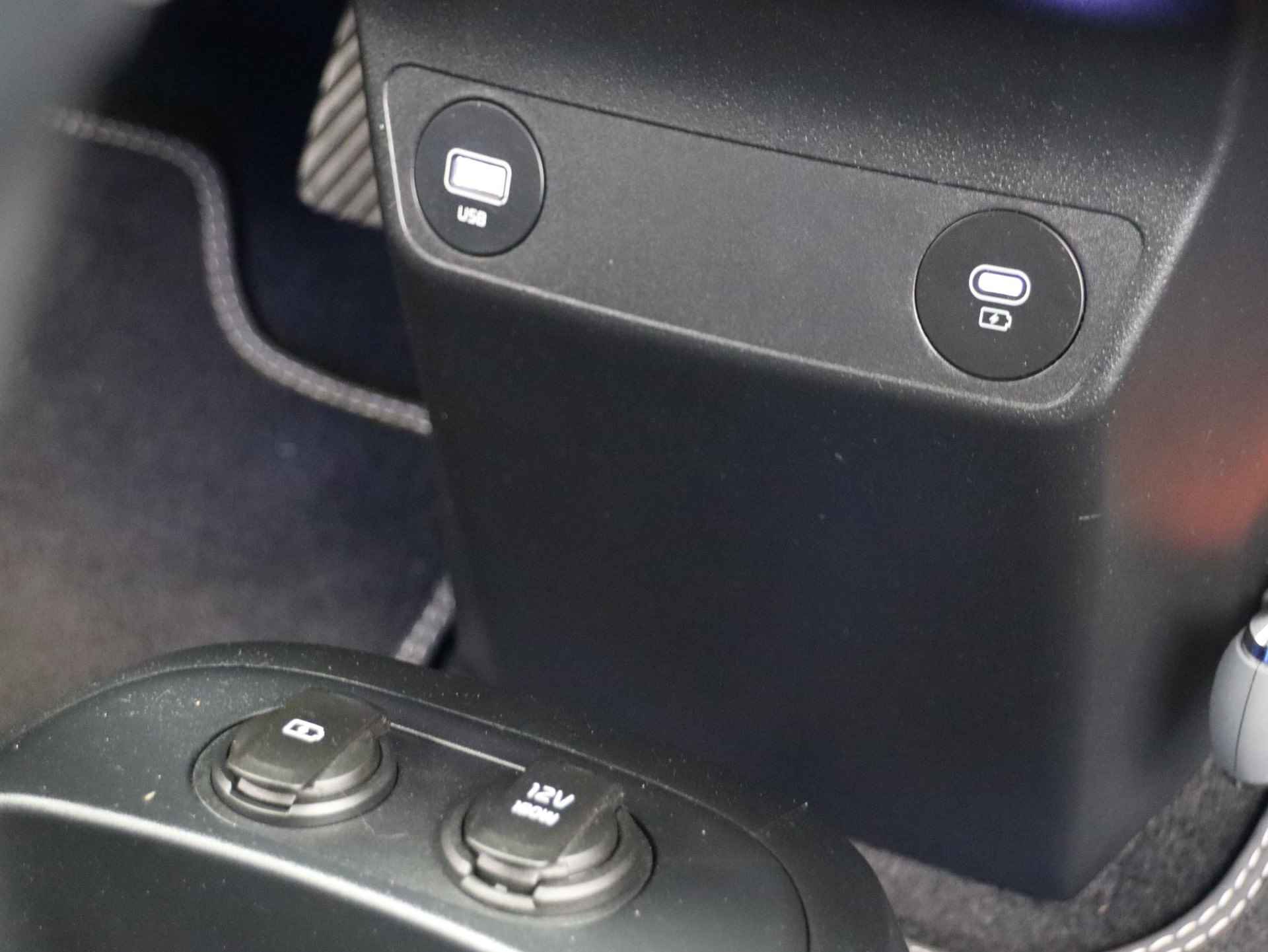 Kia EV6 Plus 77.4 kWh | Stoel verwarming en koeling | Elektrisch bedienbare voorstoelen | Lederen bekleding | Navigatie | Camera | Apple Carplay / Android Auto | - 45/54