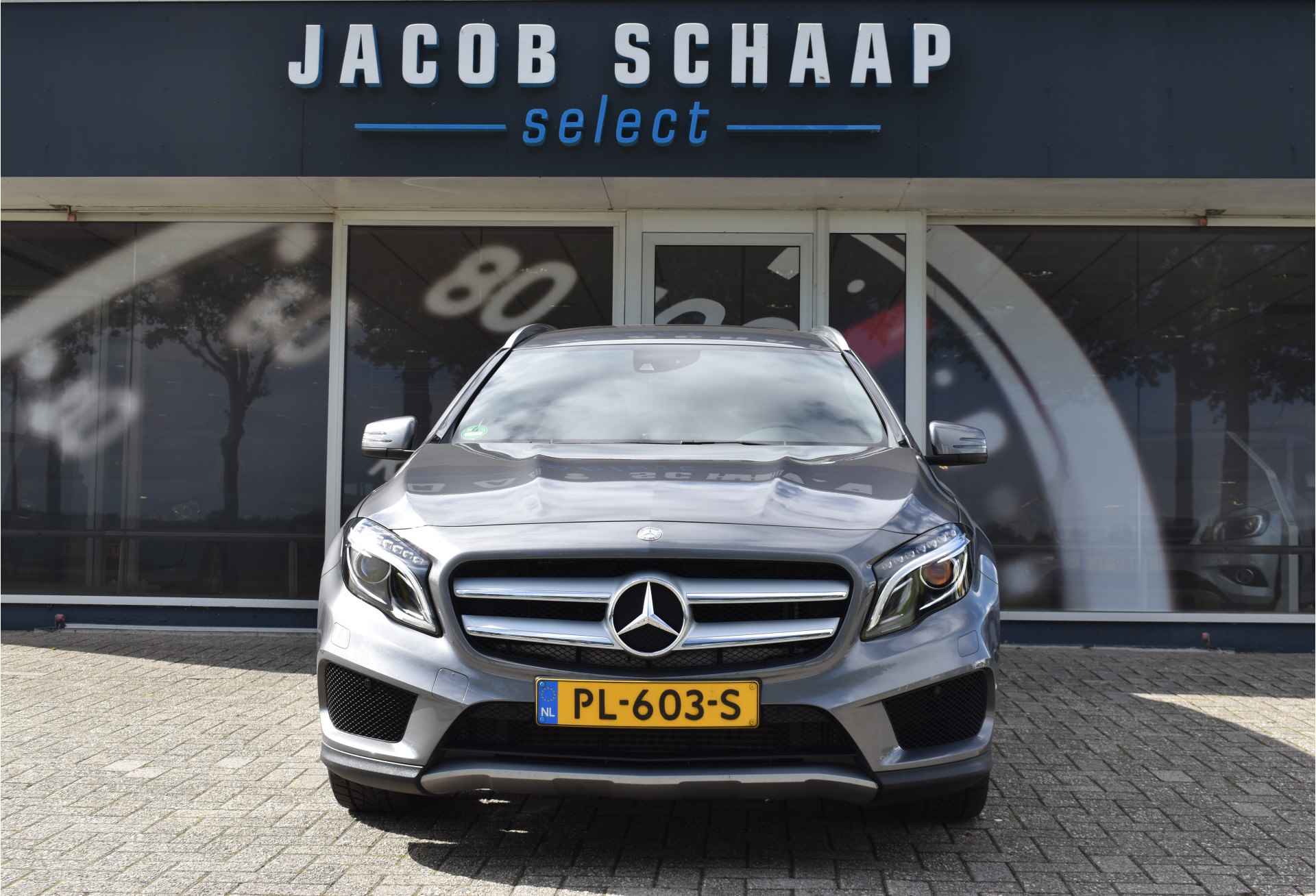 Mercedes-Benz GLA 180 AMG Line / Leder / Xenon / 18" LM / Navi / - 5/46