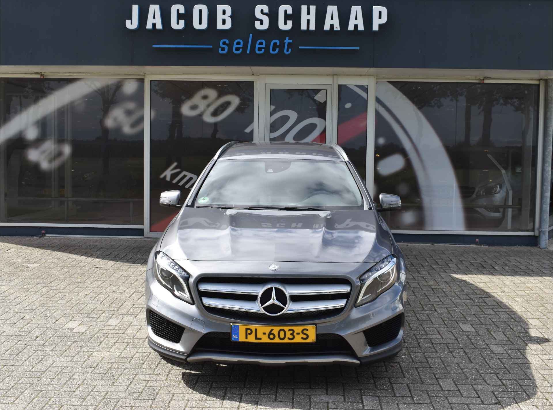 Mercedes-Benz GLA 180 AMG Line / Leder / Xenon / 18" LM / Navi / - 6/46