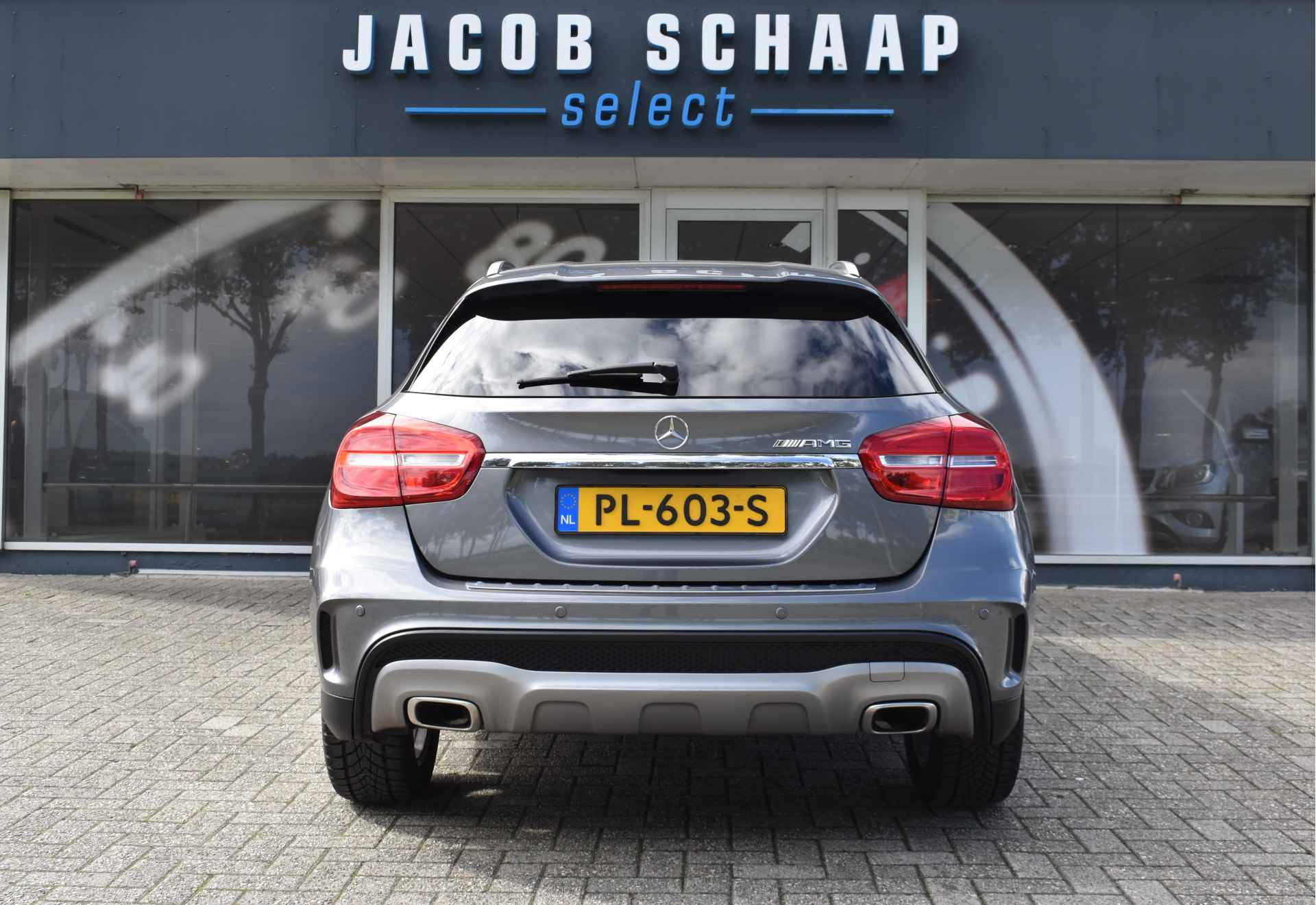 Mercedes-Benz GLA 180 AMG Line / Leder / Xenon / 18" LM / Navi / - 7/46