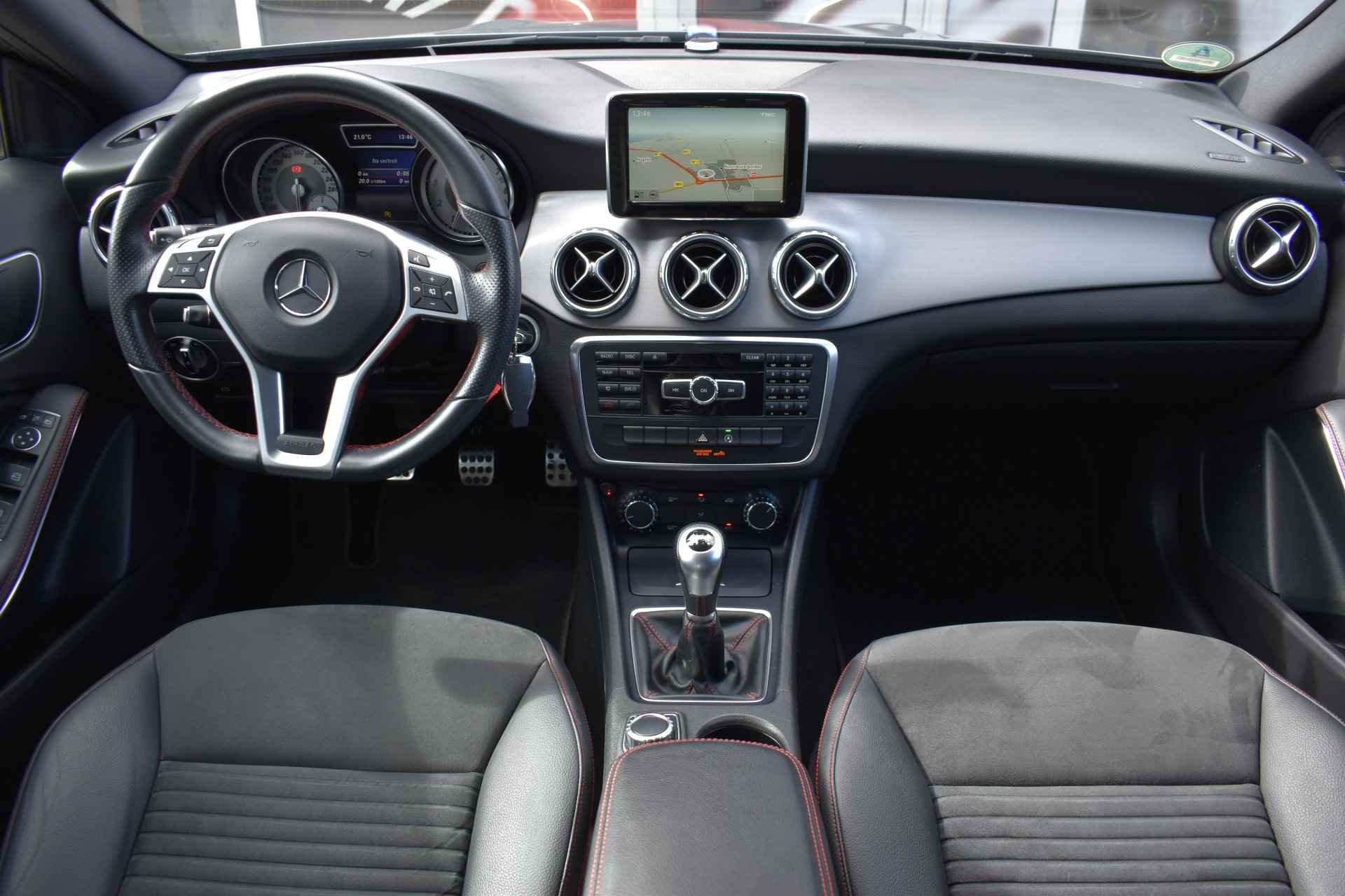 Mercedes-Benz GLA 180 AMG Line / Leder / Xenon / 18" LM / Navi / - 16/46