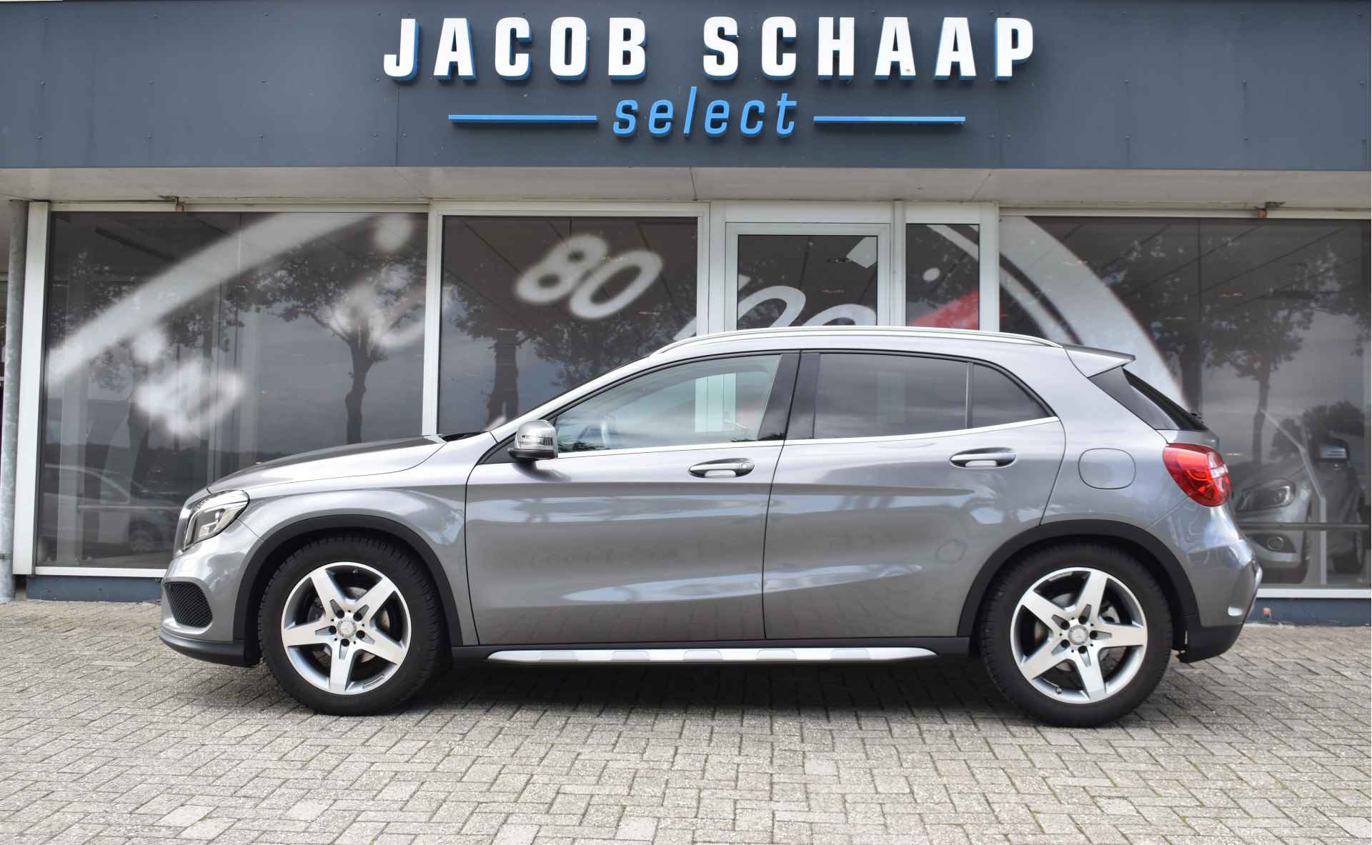 Mercedes-Benz GLA 180 AMG Line / Leder / Xenon / 18" LM / Navi / - 34/46