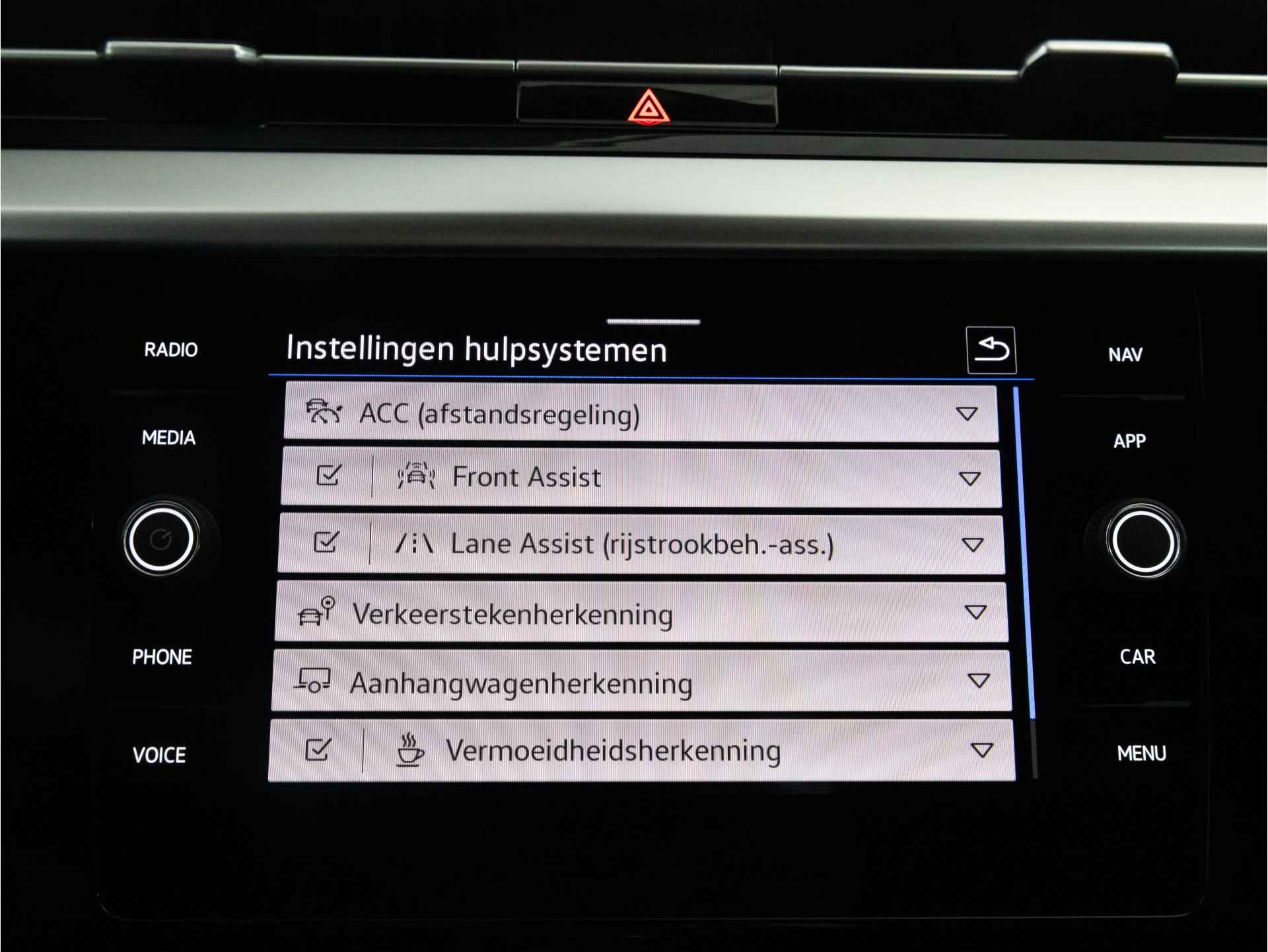 Volkswagen Arteon Shooting Brake R-Line 1.4 TSI eHybrid 218 pk Automaat | LED | Navigatie Pro | DCC | Trekhaak | Camera | Keyless | Standkachel | - 42/47