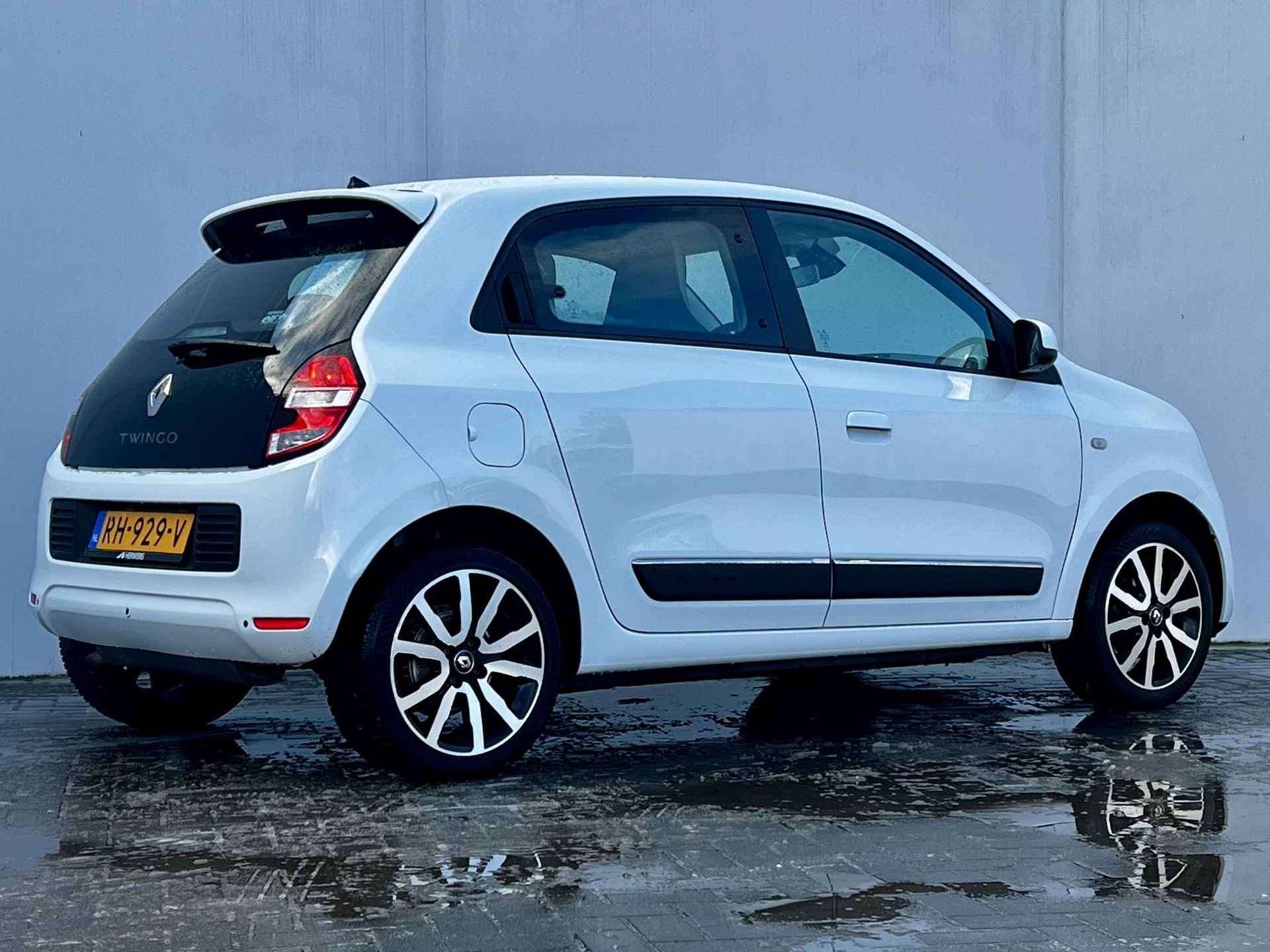 Renault Twingo 1.0 SCe Intens Automaat / Dealer onderhouden / 16" LMV met All Season banden / Navigatie / Achteruitrijcamera / - 3/48