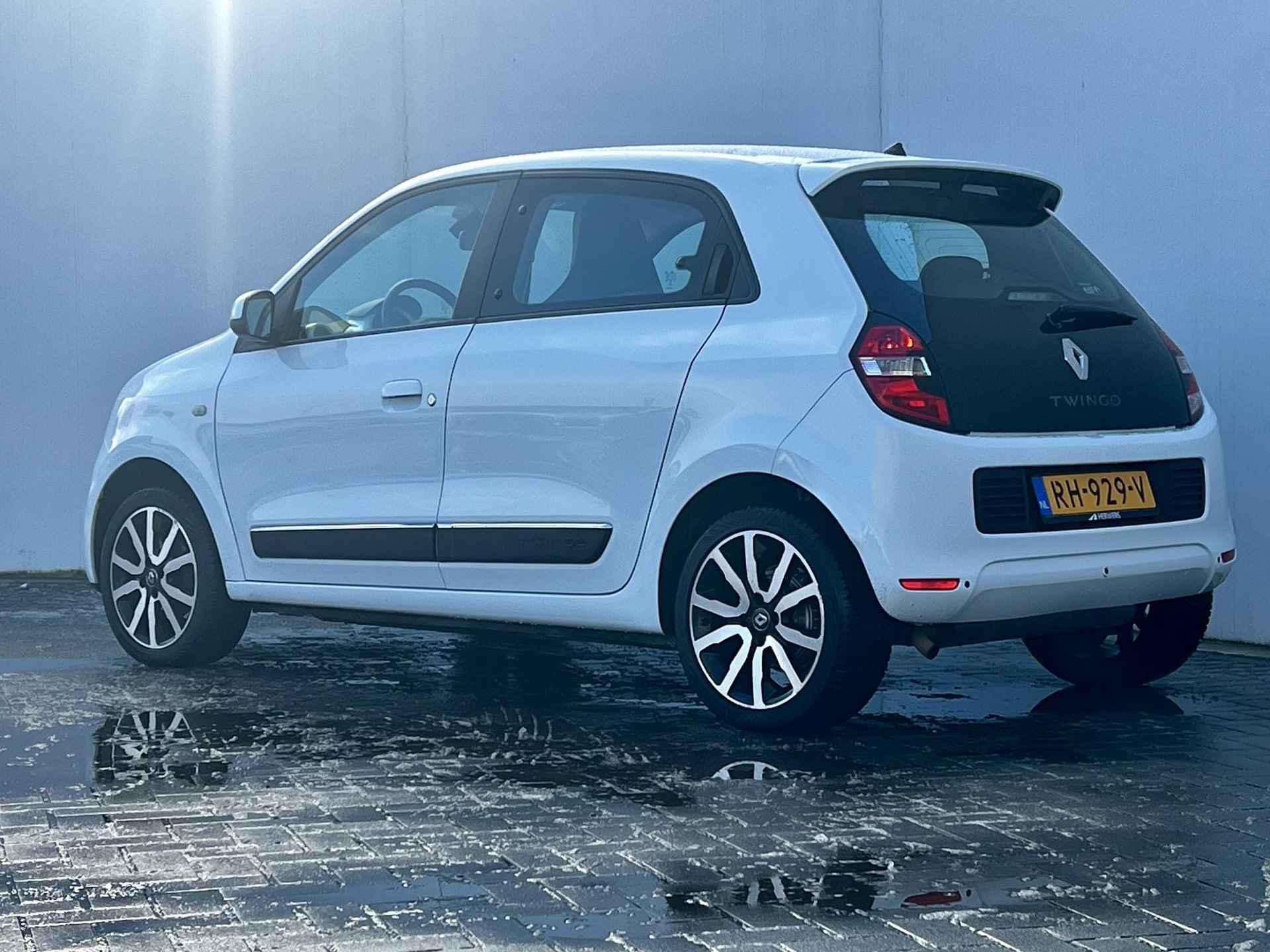 Renault Twingo 1.0 SCe Intens Automaat / Dealer onderhouden / 16" LMV met All Season banden / Navigatie / Achteruitrijcamera / - 19/48