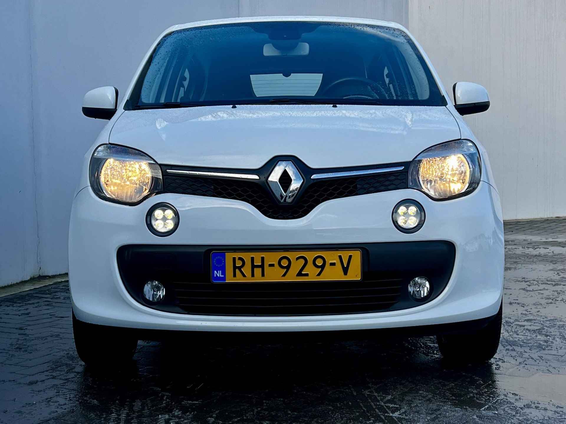 Renault Twingo 1.0 SCe Intens Automaat / Dealer onderhouden / 16" LMV met All Season banden / Navigatie / Achteruitrijcamera / - 32/48