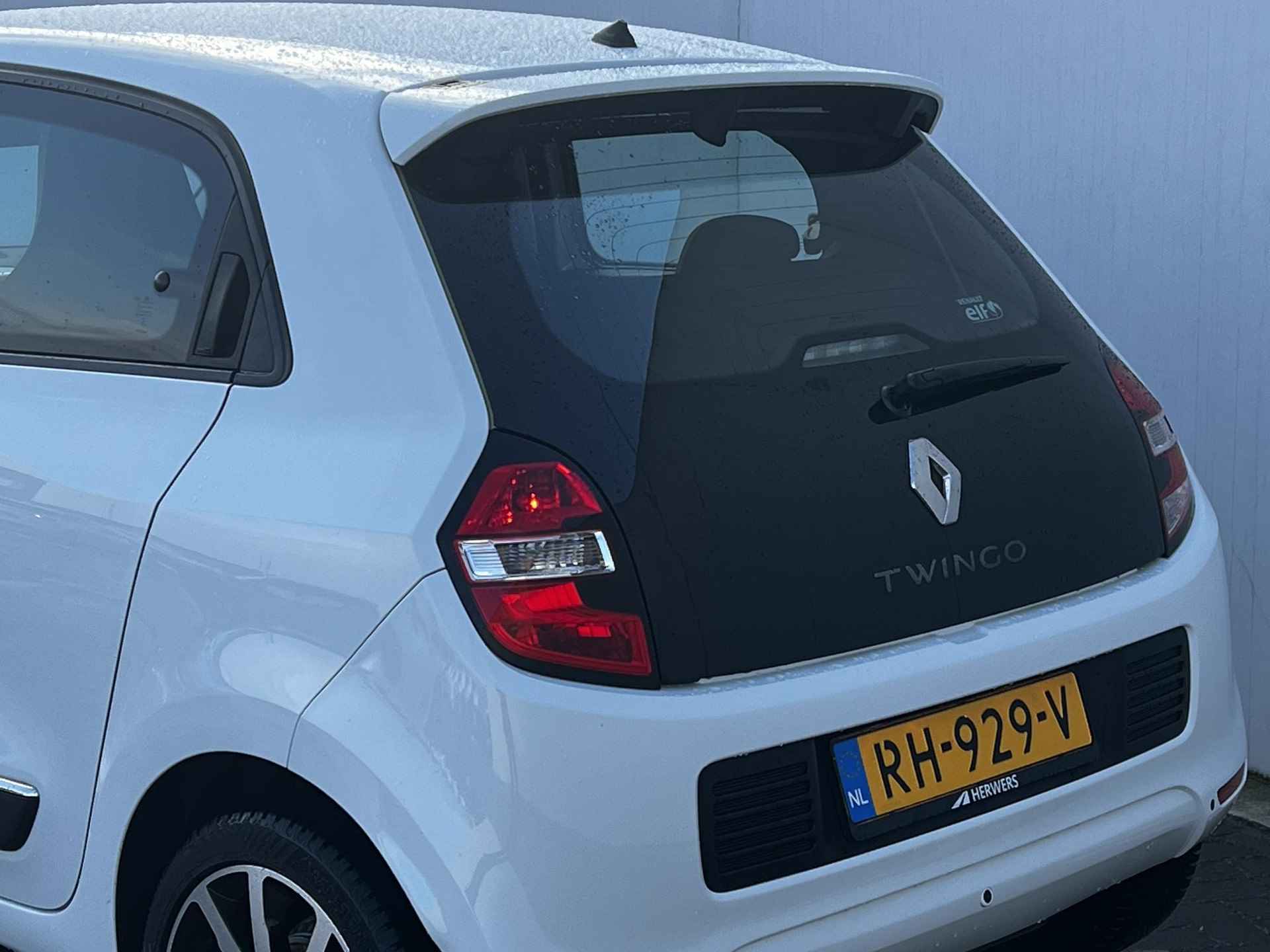 Renault Twingo 1.0 SCe Intens Automaat / Dealer onderhouden / 16" LMV met All Season banden / Navigatie / Achteruitrijcamera / - 48/48