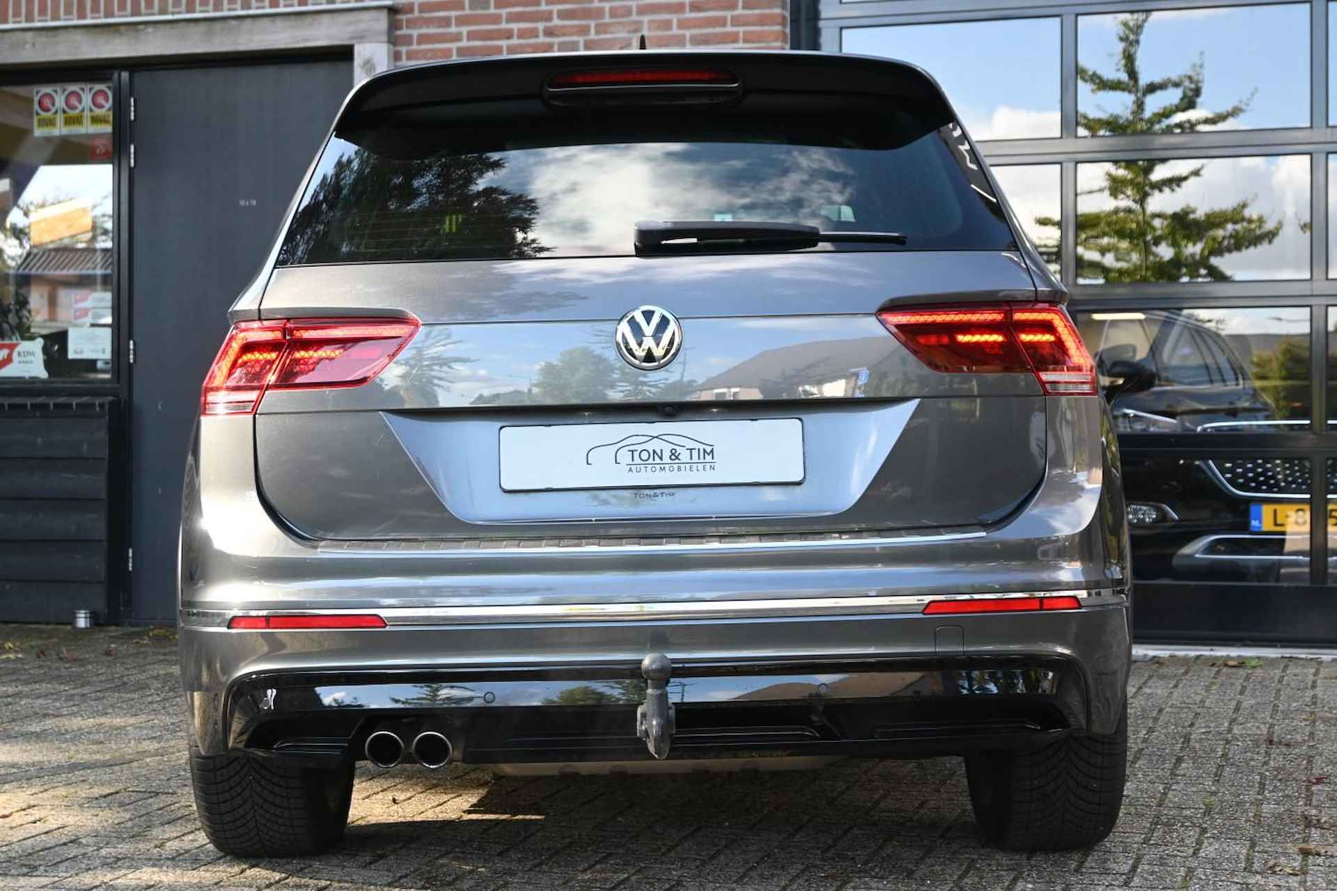 Volkswagen Tiguan 2.0 TSI 4Motion 2x R-LINE PANO Trekhaak Virtual '17 - 10/50