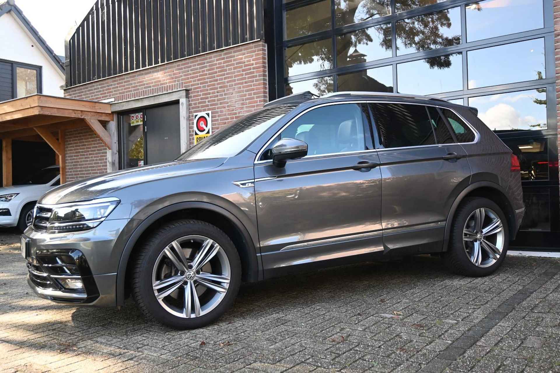 Volkswagen Tiguan 2.0 TSI 4Motion 2x R-LINE PANO Trekhaak Virtual '17 - 24/50