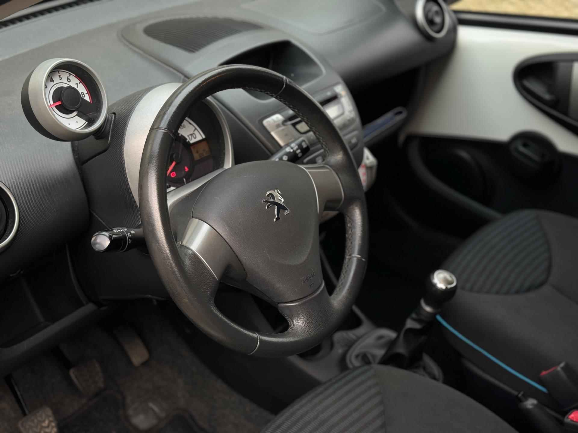 Peugeot 107 1.0|Airco|Lage KM|5drs|Facelift|Topstaat|Toerenteller|Zeer nette auto|Blauwe accenten|Rijdt en schakelt perfect - 24/31