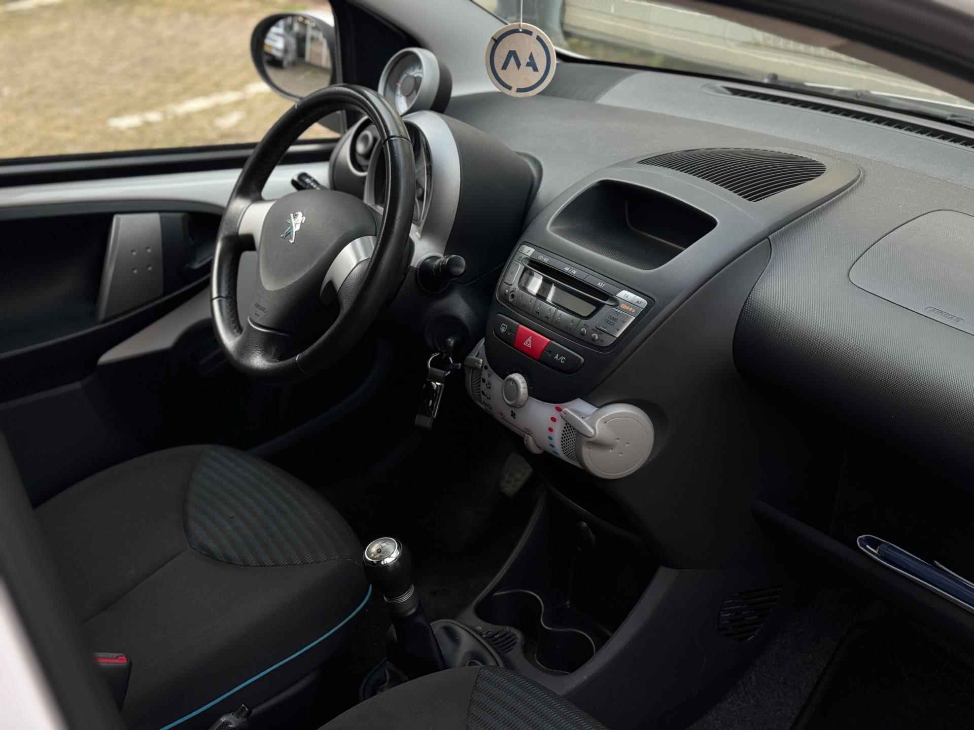 Peugeot 107 1.0|Airco|Lage KM|5drs|Facelift|Topstaat|Toerenteller|Zeer nette auto|Blauwe accenten|Rijdt en schakelt perfect - 29/31