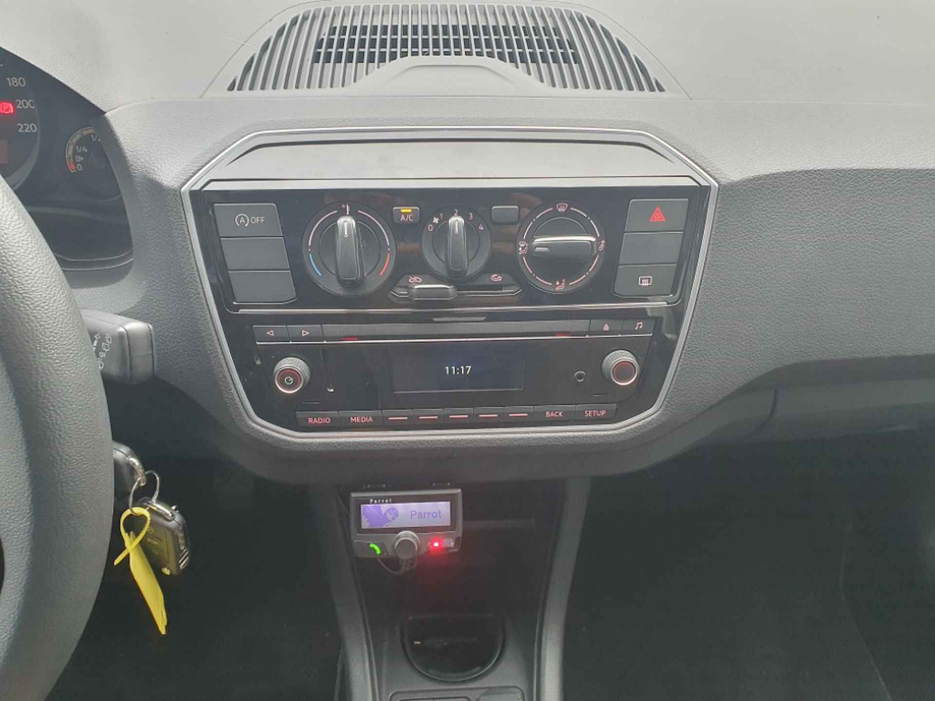 Volkswagen Up! 1.0 BMT take up! 60PK, airco, - 7/11