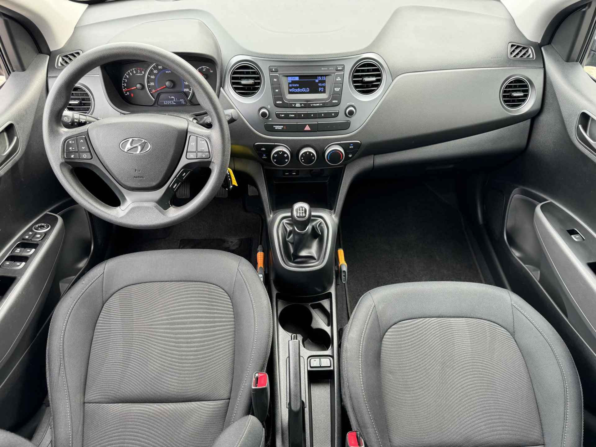 Hyundai i10 1.0i Comfort / Cruise control / Airco / Elektrisch verstelbare spiegels / USB/AUX aansluiting - 2/32