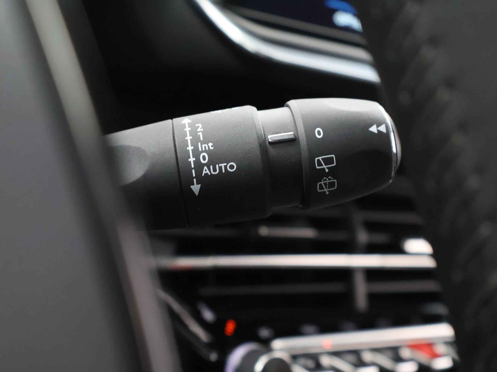 Peugeot 208 1.2 PureTech Allure Pack | Navigatie | Stoelverwarming | Cruise Control | Climate Control | Lane Assist | Lichtmetalen velgen | Privacy glas | Apple Carplay - 30/40