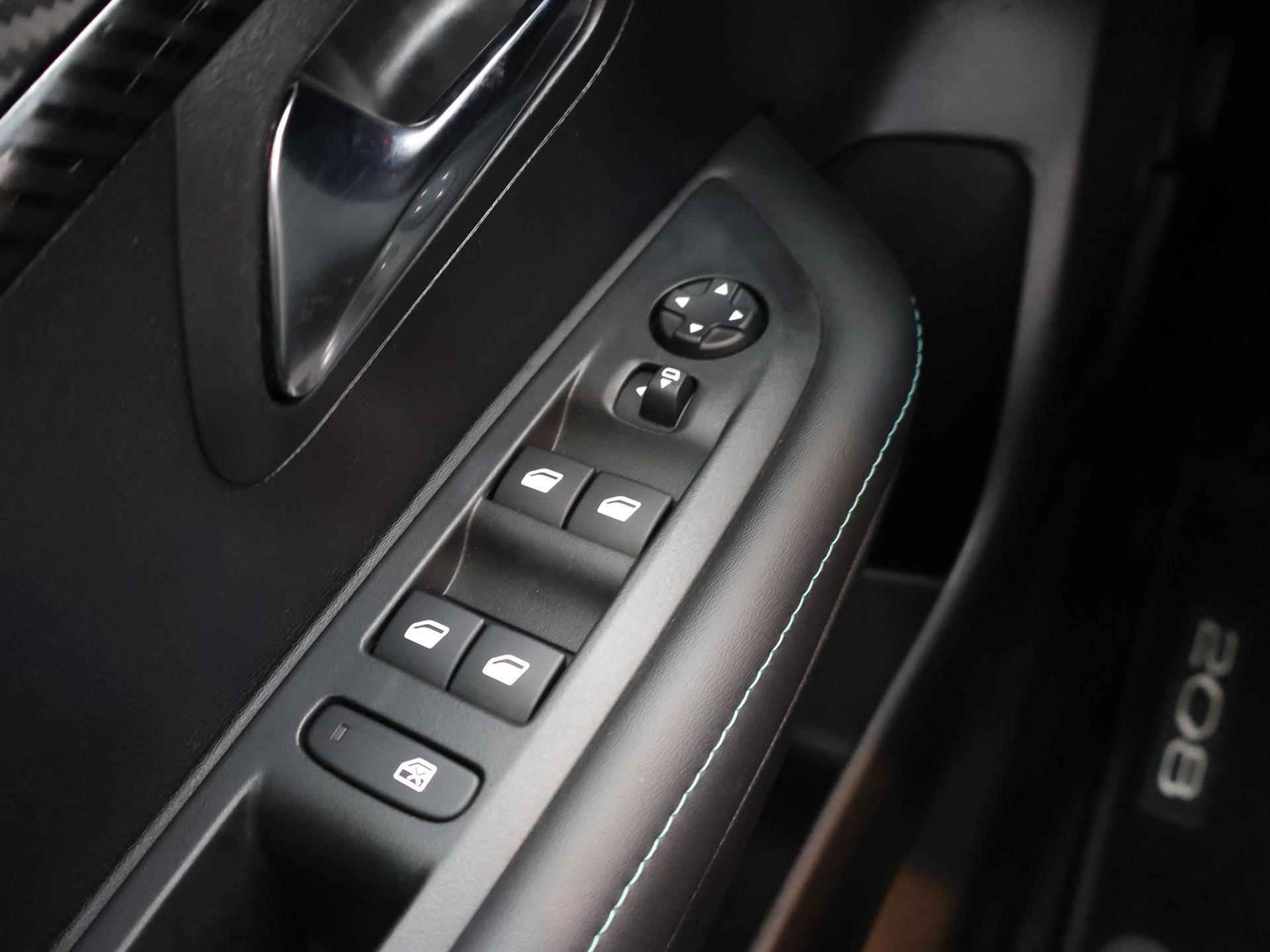 Peugeot 208 1.2 PureTech Allure Pack | Navigatie | Stoelverwarming | Cruise Control | Climate Control | Lane Assist | Lichtmetalen velgen | Privacy glas | Apple Carplay - 35/40