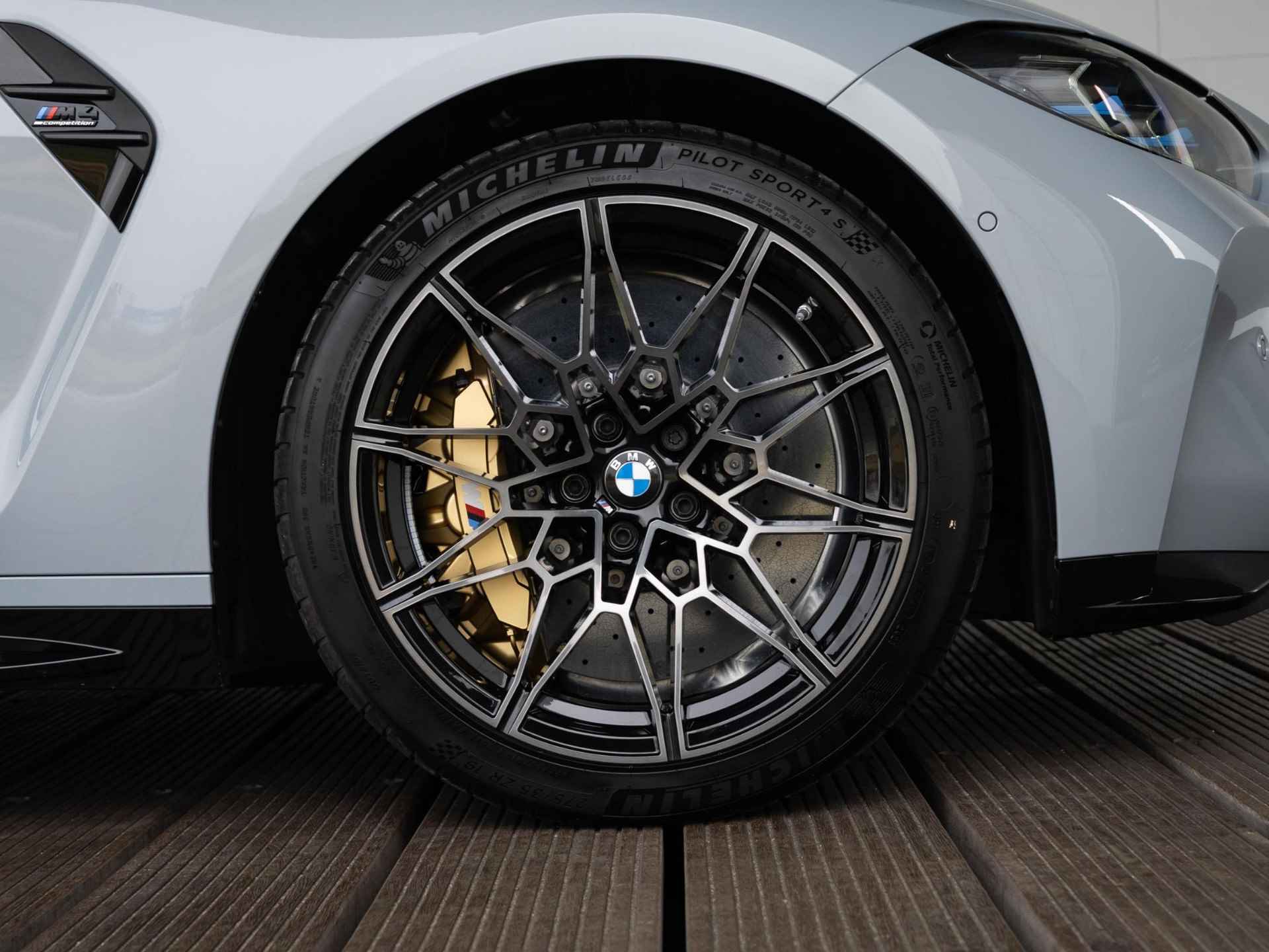 BMW M4 Coupé xDrive | M Drive Professional | M Carbon-keramisch remmen | Driving Assistant Professional | Harman Kardon | BMW Laserlight - 6/51