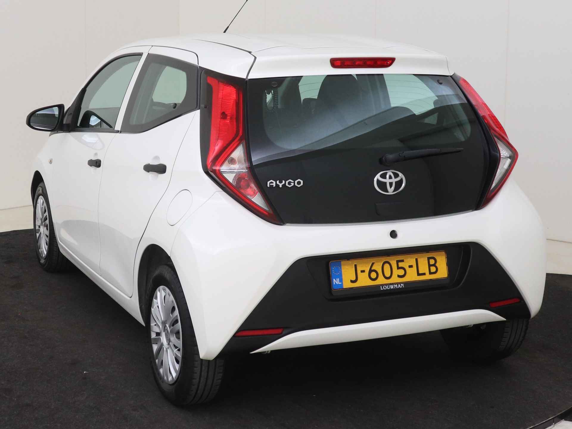 Toyota Aygo 1.0 VVT-i x-fun I Airco I 5 Deurs I Zuinig I Centrale vergrendeling met afstandsbediening I Elektrische ramen voor I 1e Eigenaar I Volledig LOUWMAN Onderhouden I - 3/39