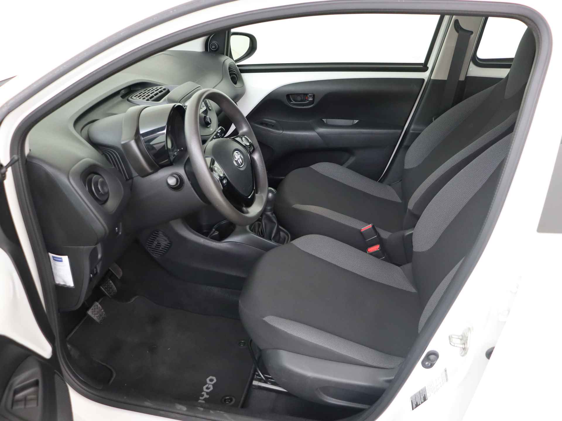 Toyota Aygo 1.0 VVT-i x-fun I Airco I 5 Deurs I Zuinig I Centrale vergrendeling met afstandsbediening I Elektrische ramen voor I 1e Eigenaar I Volledig LOUWMAN Onderhouden I - 8/39