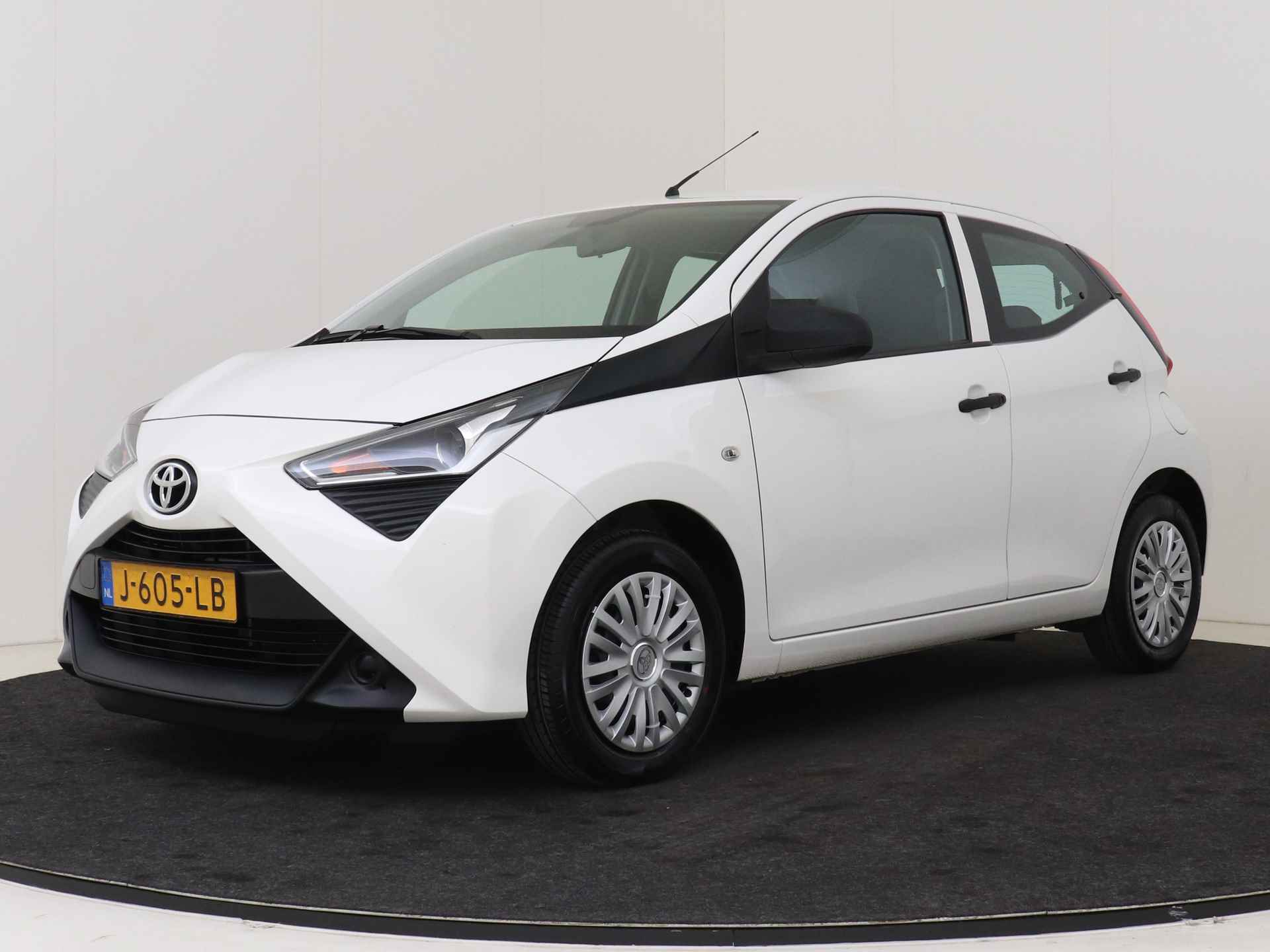 Toyota Aygo 1.0 VVT-i x-fun I Airco I 5 Deurs I Zuinig I Centrale vergrendeling met afstandsbediening I Elektrische ramen voor I 1e Eigenaar I Volledig LOUWMAN Onderhouden I - 15/39