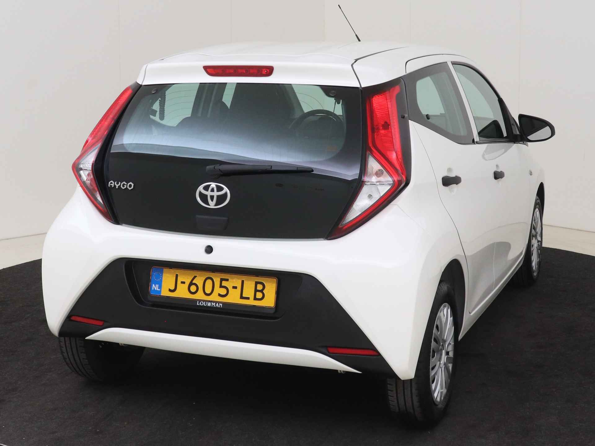 Toyota Aygo 1.0 VVT-i x-fun I Airco I 5 Deurs I Zuinig I Centrale vergrendeling met afstandsbediening I Elektrische ramen voor I 1e Eigenaar I Volledig LOUWMAN Onderhouden I - 16/39