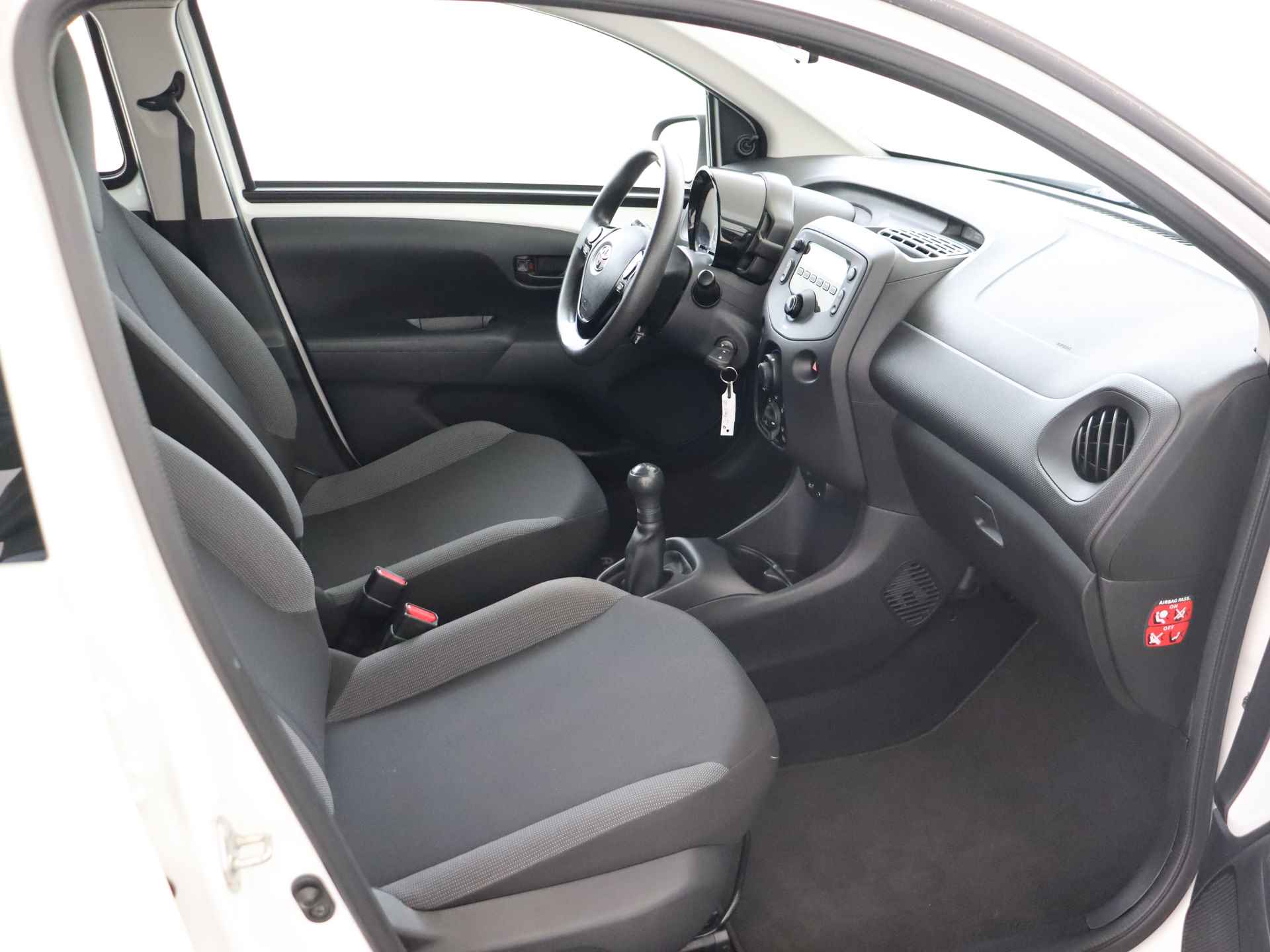 Toyota Aygo 1.0 VVT-i x-fun I Airco I 5 Deurs I Zuinig I Centrale vergrendeling met afstandsbediening I Elektrische ramen voor I 1e Eigenaar I Volledig LOUWMAN Onderhouden I - 28/39