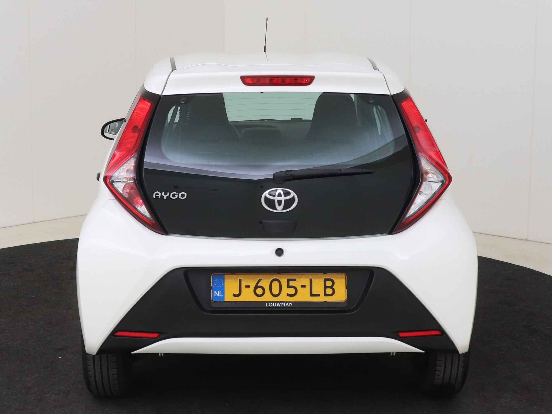 Toyota Aygo 1.0 VVT-i x-fun I Airco I 5 Deurs I Zuinig I Centrale vergrendeling met afstandsbediening I Elektrische ramen voor I 1e Eigenaar I Volledig LOUWMAN Onderhouden I - 33/39