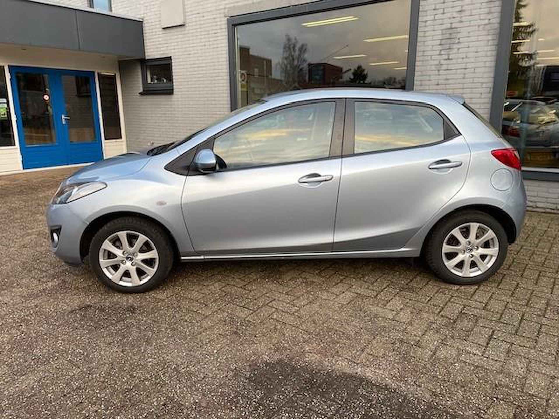 Mazda 2 1.5 GT-L Automaat | Stoelverwarming | parkeersensoren achter | airco - 6/10