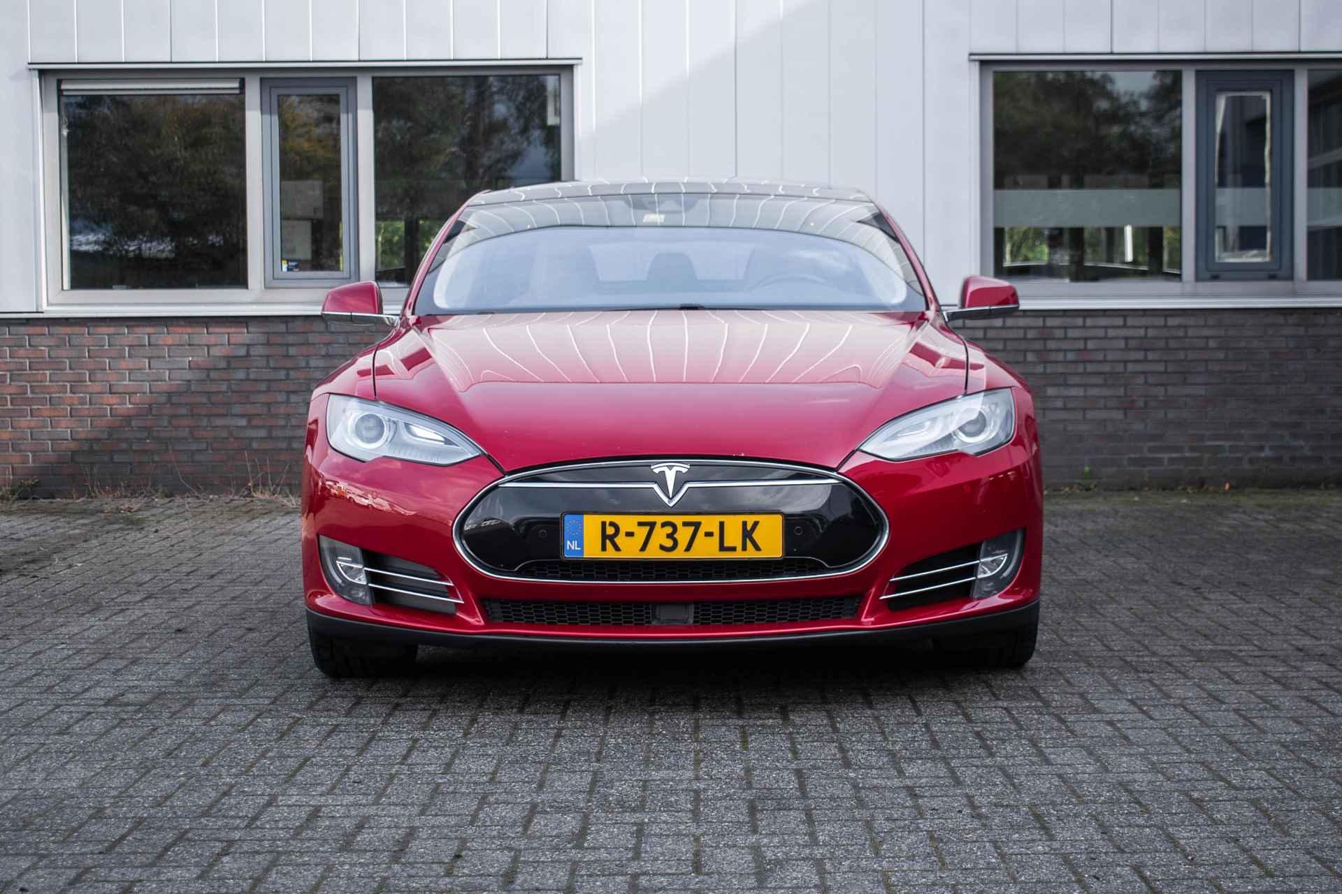 Tesla Model S 85D Base - 6/23