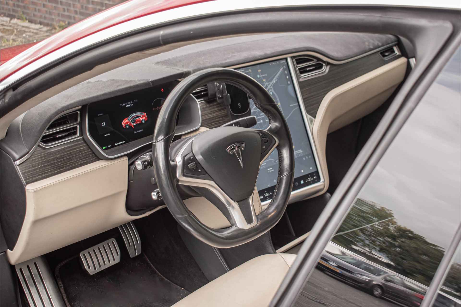 Tesla Model S 85D Base - 8/23