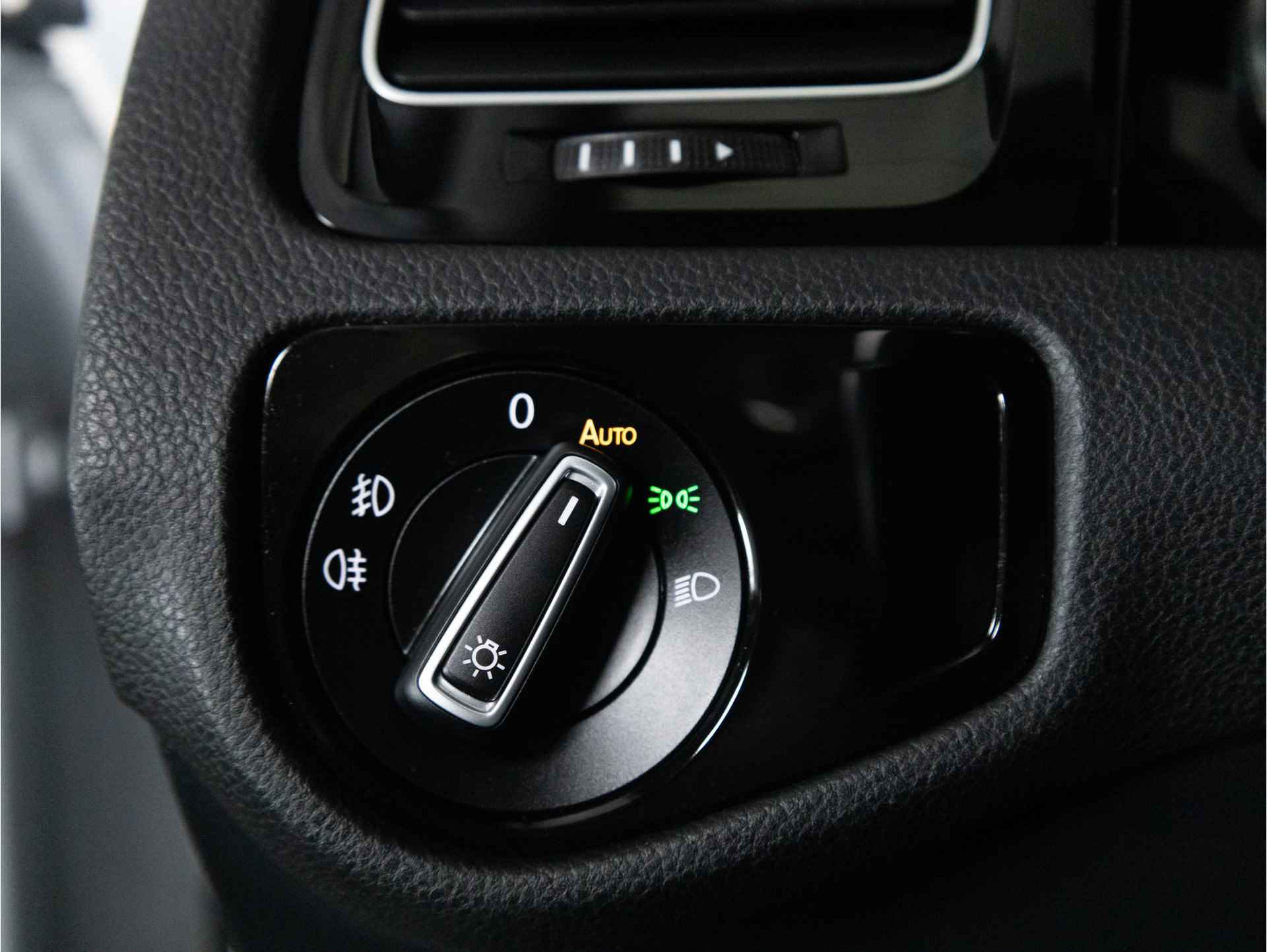Volkswagen Golf Highline 1.4 TSI 125 PK | LED Plus | Navigatie | Stoelverwarming | Adaptieve Cruise Control | - 18/37