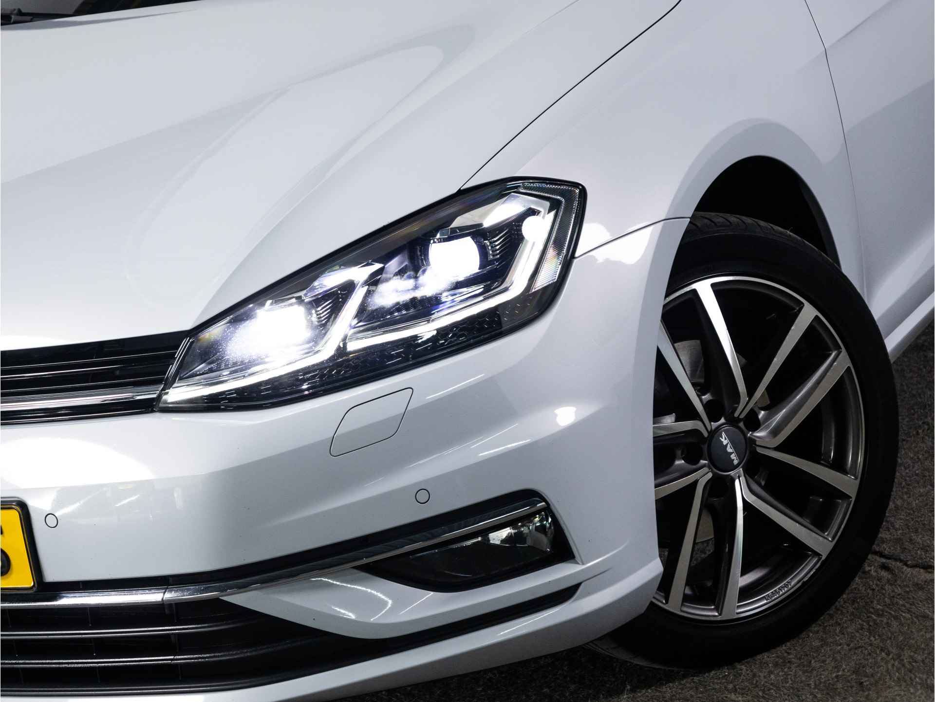 Volkswagen Golf Highline 1.4 TSI 125 PK | LED Plus | Navigatie | Stoelverwarming | Adaptieve Cruise Control | - 19/37