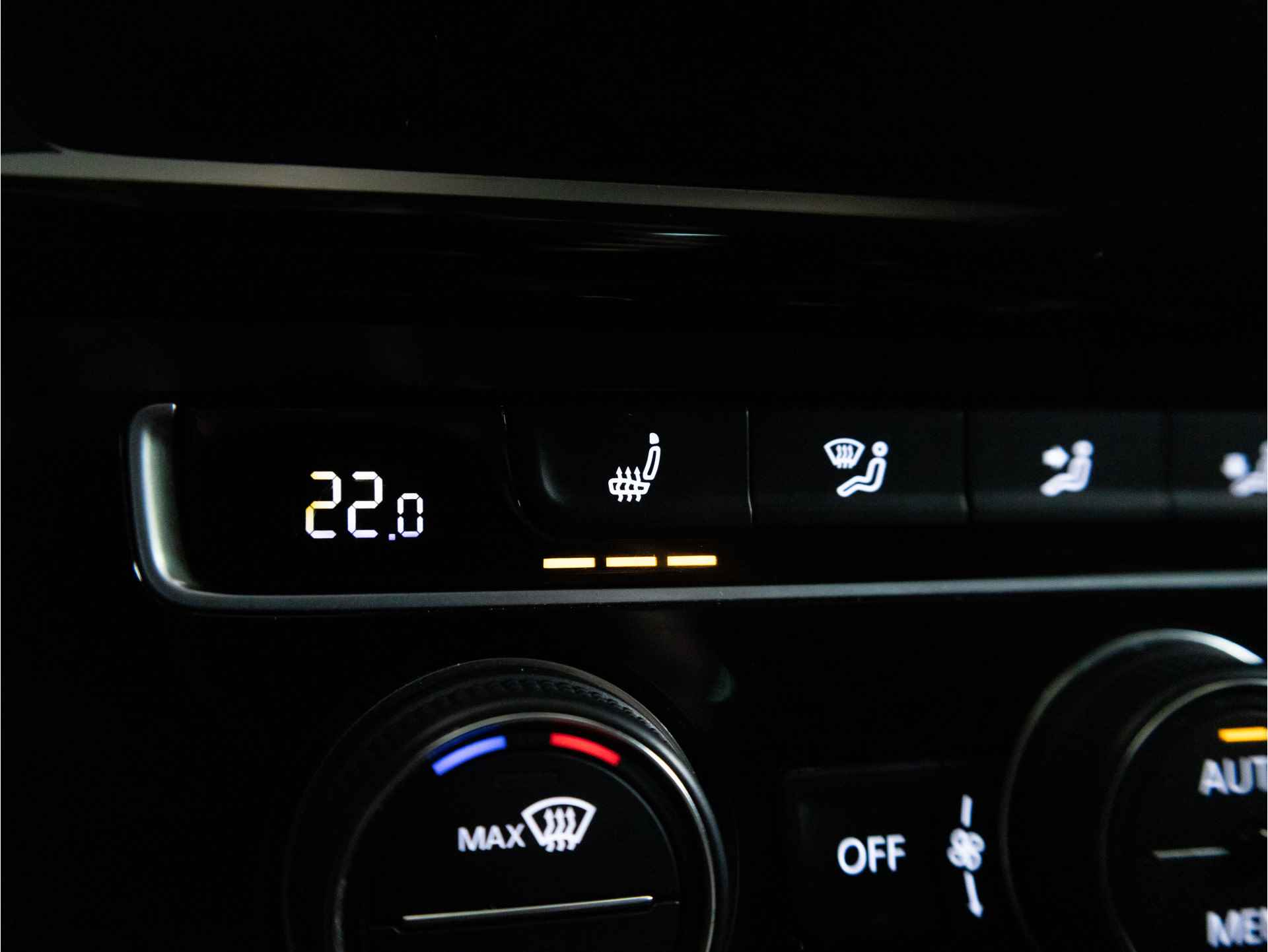 Volkswagen Golf Highline 1.4 TSI 125 PK | LED Plus | Navigatie | Stoelverwarming | Adaptieve Cruise Control | - 25/37