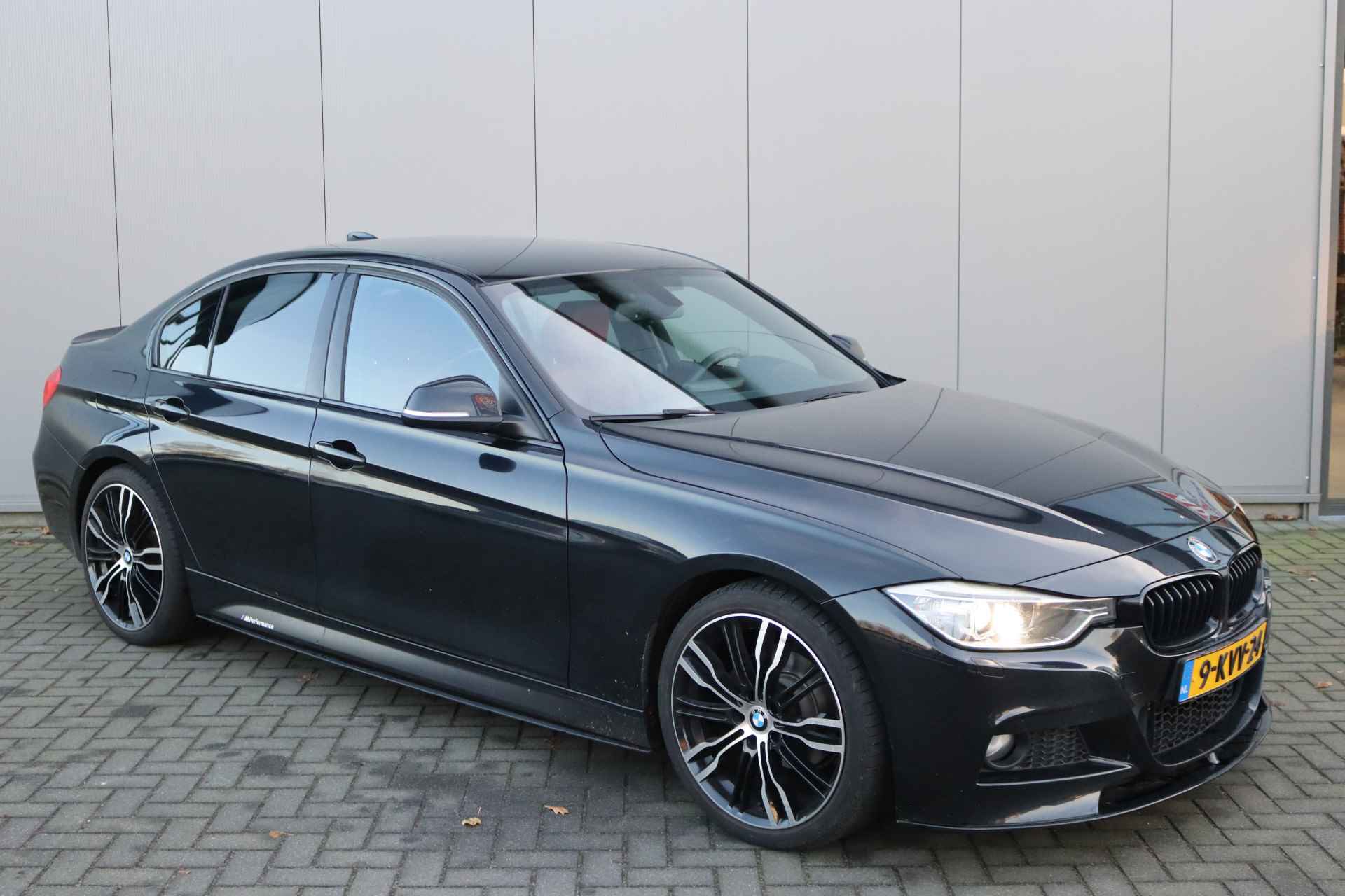 BMW 3-serie 320i EfficientDynamics Edition Executive Navigatie/Stoelverwarming/Parkeerhulp/Leder - 2/29