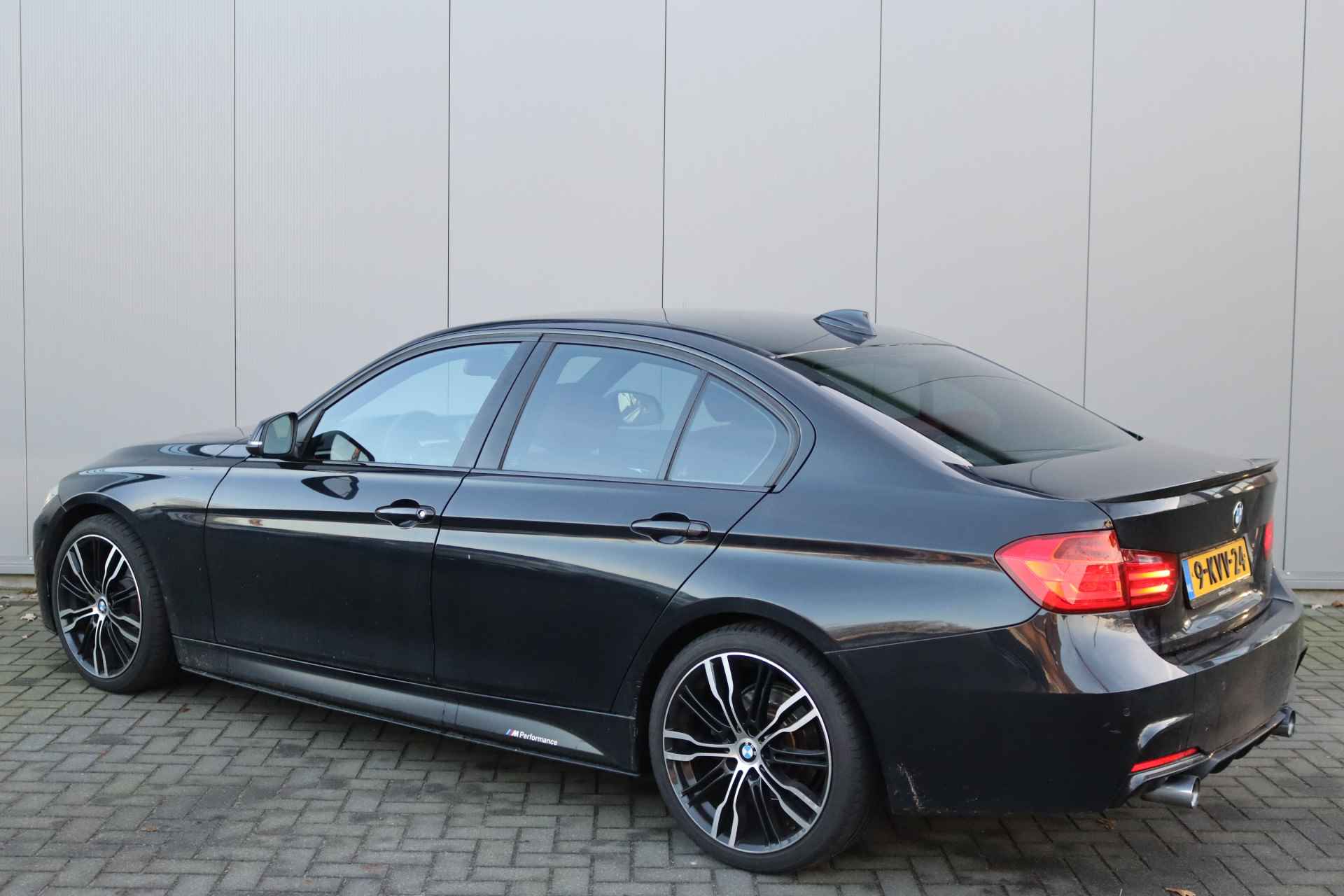 BMW 3-serie 320i EfficientDynamics Edition Executive Navigatie/Stoelverwarming/Parkeerhulp/Leder - 3/29