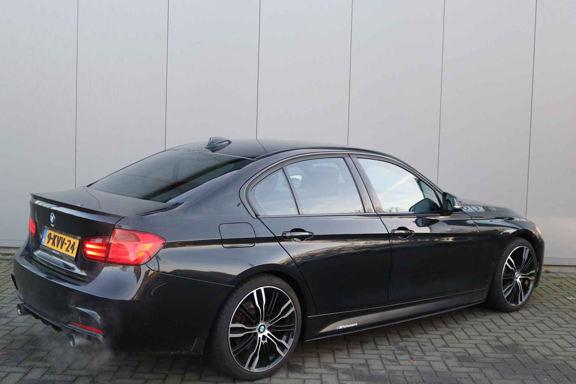 BMW 3-serie 320i EfficientDynamics Edition Executive Navigatie/Stoelverwarming/Parkeerhulp/Leder - 4/29