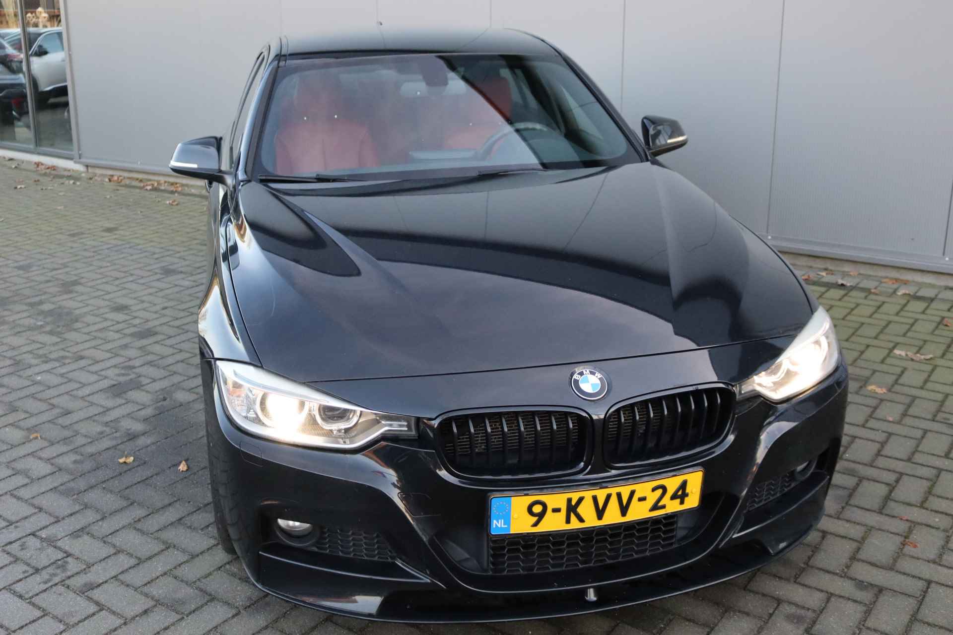 BMW 3-serie 320i EfficientDynamics Edition Executive Navigatie/Stoelverwarming/Parkeerhulp/Leder - 8/29