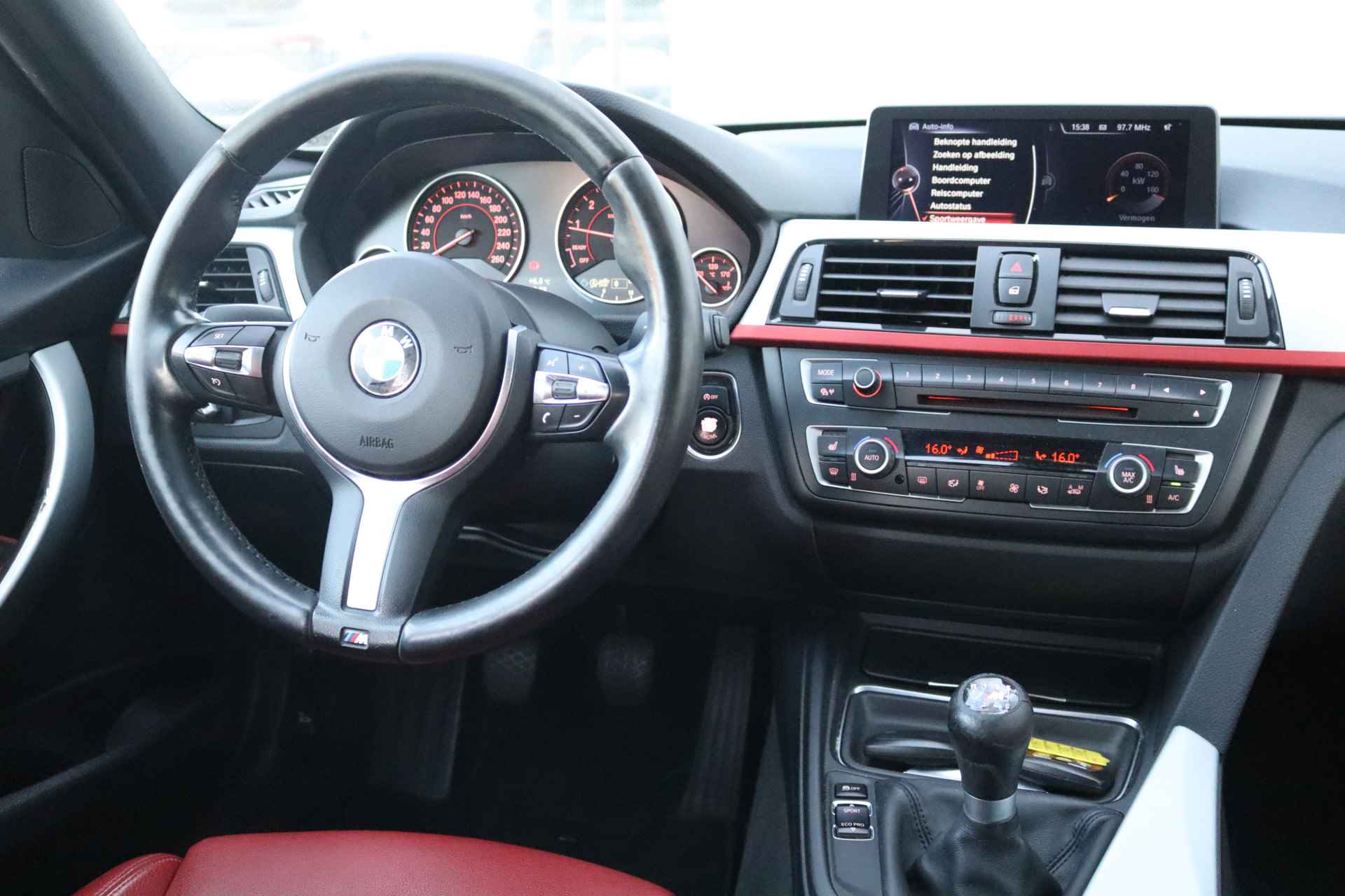 BMW 3-serie 320i EfficientDynamics Edition Executive Navigatie/Stoelverwarming/Parkeerhulp/Leder - 13/29