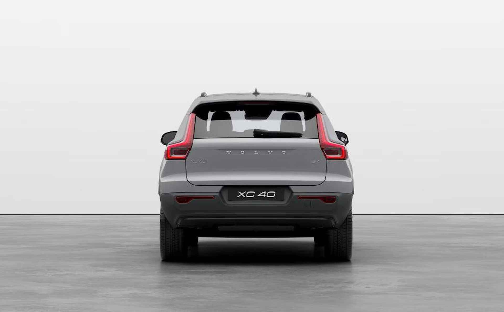 Volvo XC40 B4 197PK Automaat Plus Dark / Navigatie / Camera / Stuur-Stoelverwarming / Lighting / Driver Assist / 20'' LM Velgen / - 4/10