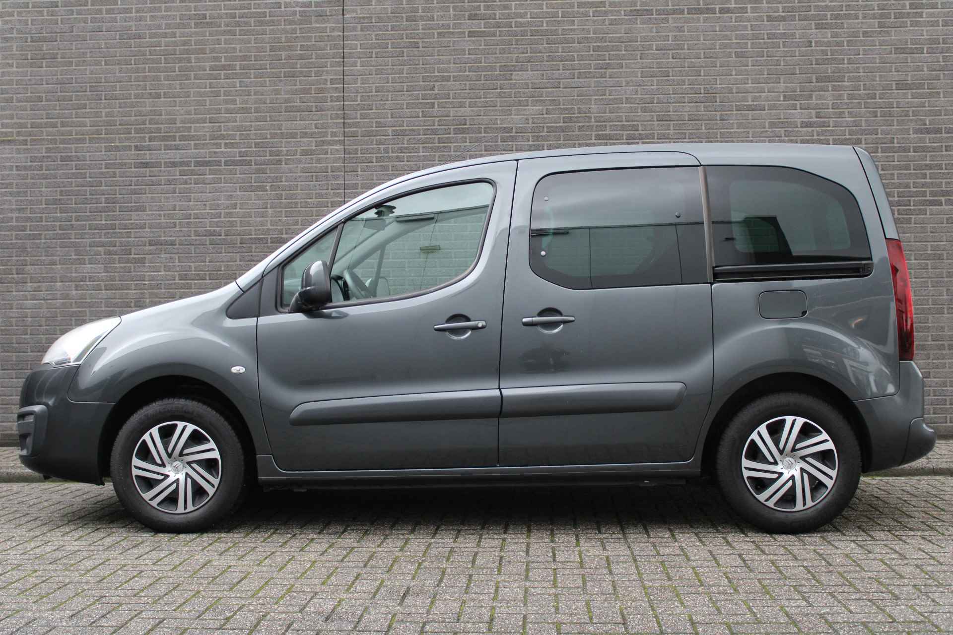 Citroën Berlingo 1.2 PureTech Feel, 1e Eig. Trekhaak, Parkeersensoren, CruiseControl, Airco, Radio/CD, Privacy Glass, Schufdeur L+R, Mistlampen, - 3/38