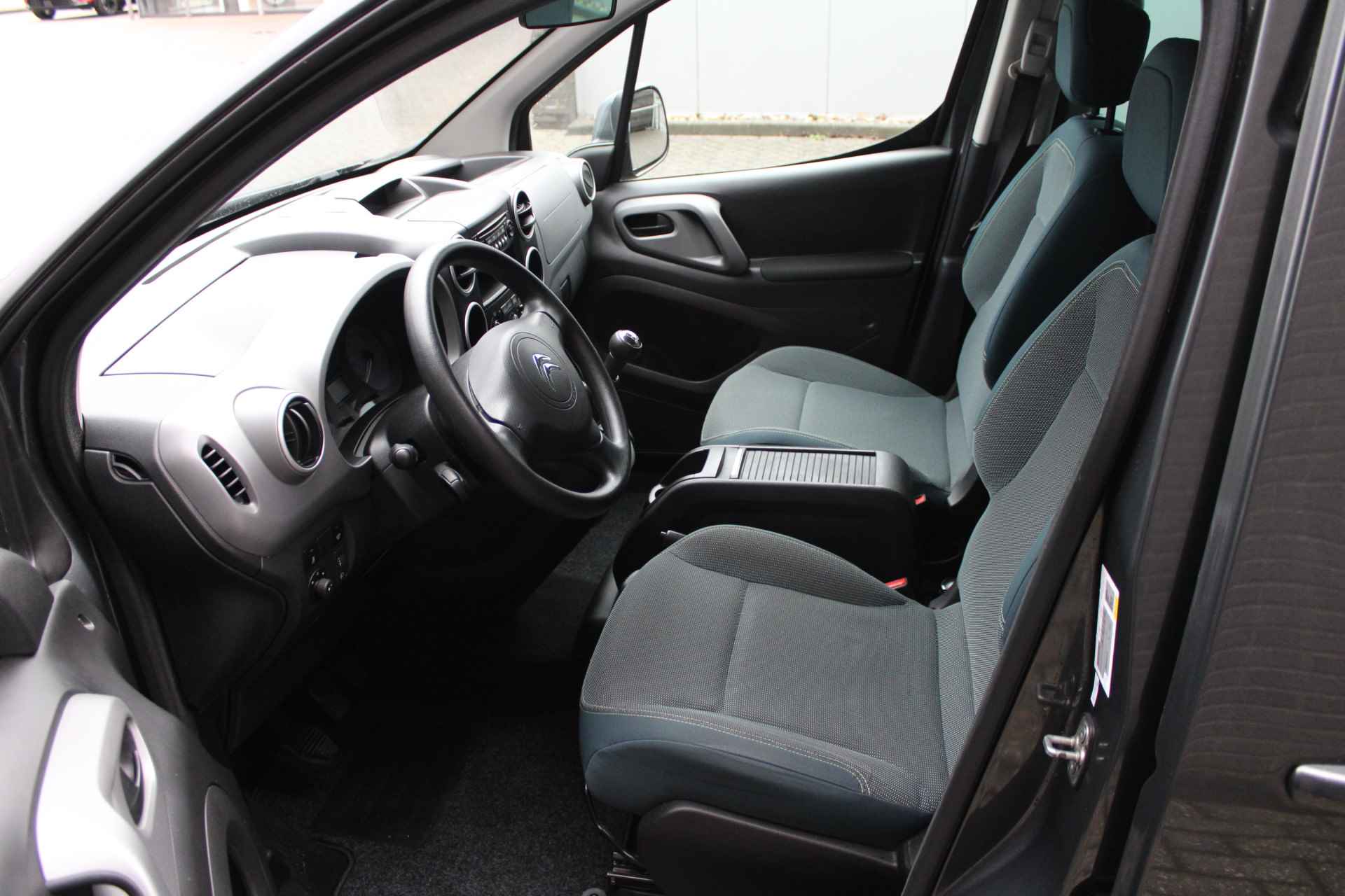 Citroën Berlingo 1.2 PureTech Feel, 1e Eig. Trekhaak, Parkeersensoren, CruiseControl, Airco, Radio/CD, Privacy Glass, Schufdeur L+R, Mistlampen, - 10/38