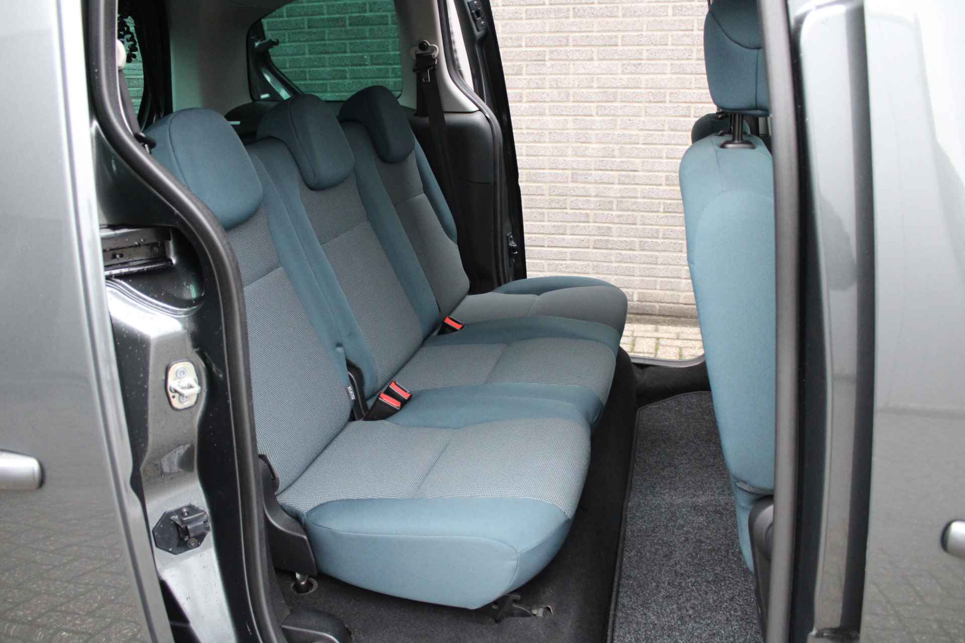 Citroën Berlingo 1.2 PureTech Feel, 1e Eig. Trekhaak, Parkeersensoren, CruiseControl, Airco, Radio/CD, Privacy Glass, Schufdeur L+R, Mistlampen, - 24/38